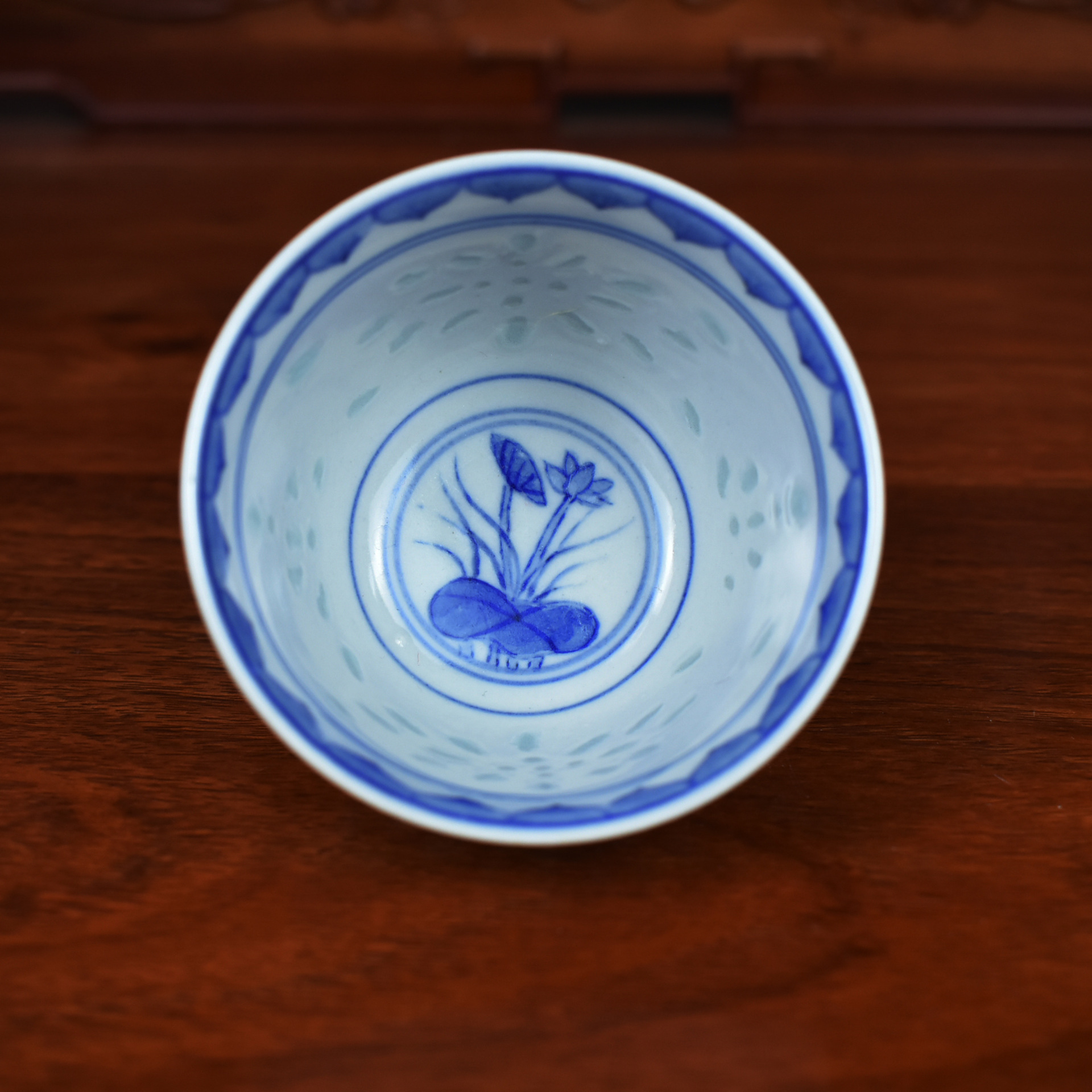 厂家直销 景德镇文革厂货60年代纯手工玩玉款青花玲珑功夫茶杯