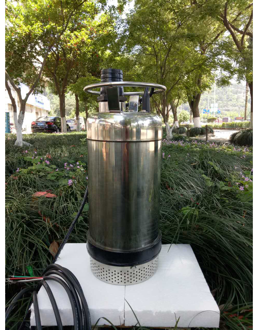 电机380v/220v 使用注意事项: 当水泵卸除滤网当作陆上抽取井水使用时