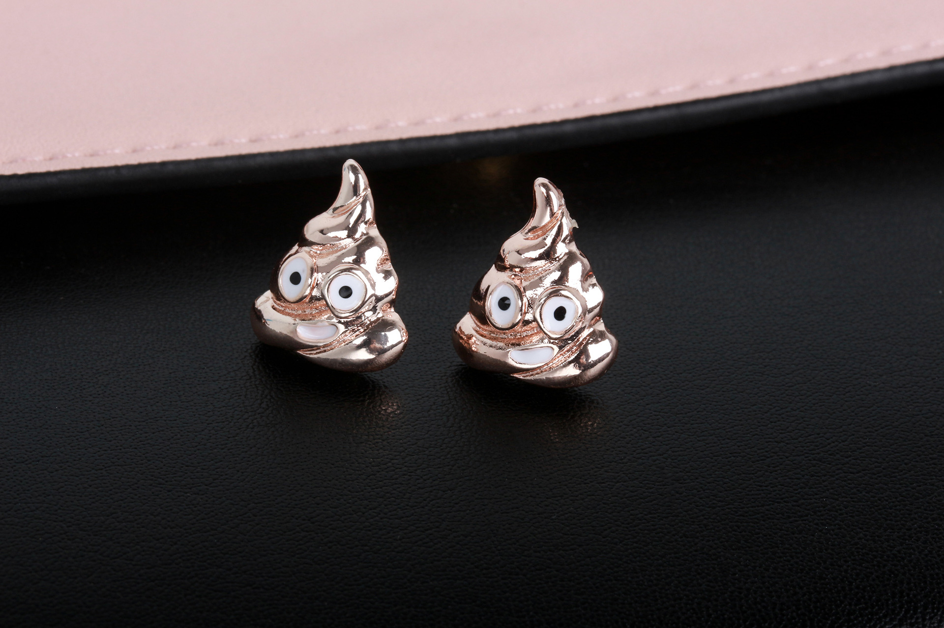 厂家直销外贸热卖耳饰 创意笑脸表情耳钉恶搞便便粪斗耳环小饰品