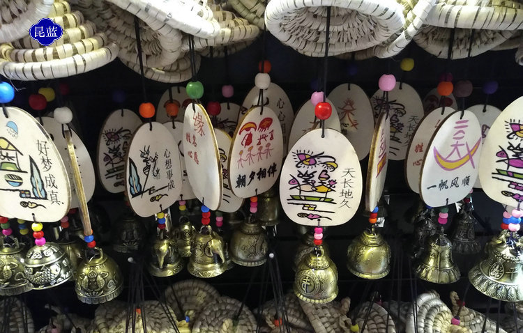 草帽许愿牌平安风铃 云南丽江东巴民族特色新款景区许愿风铃挂饰