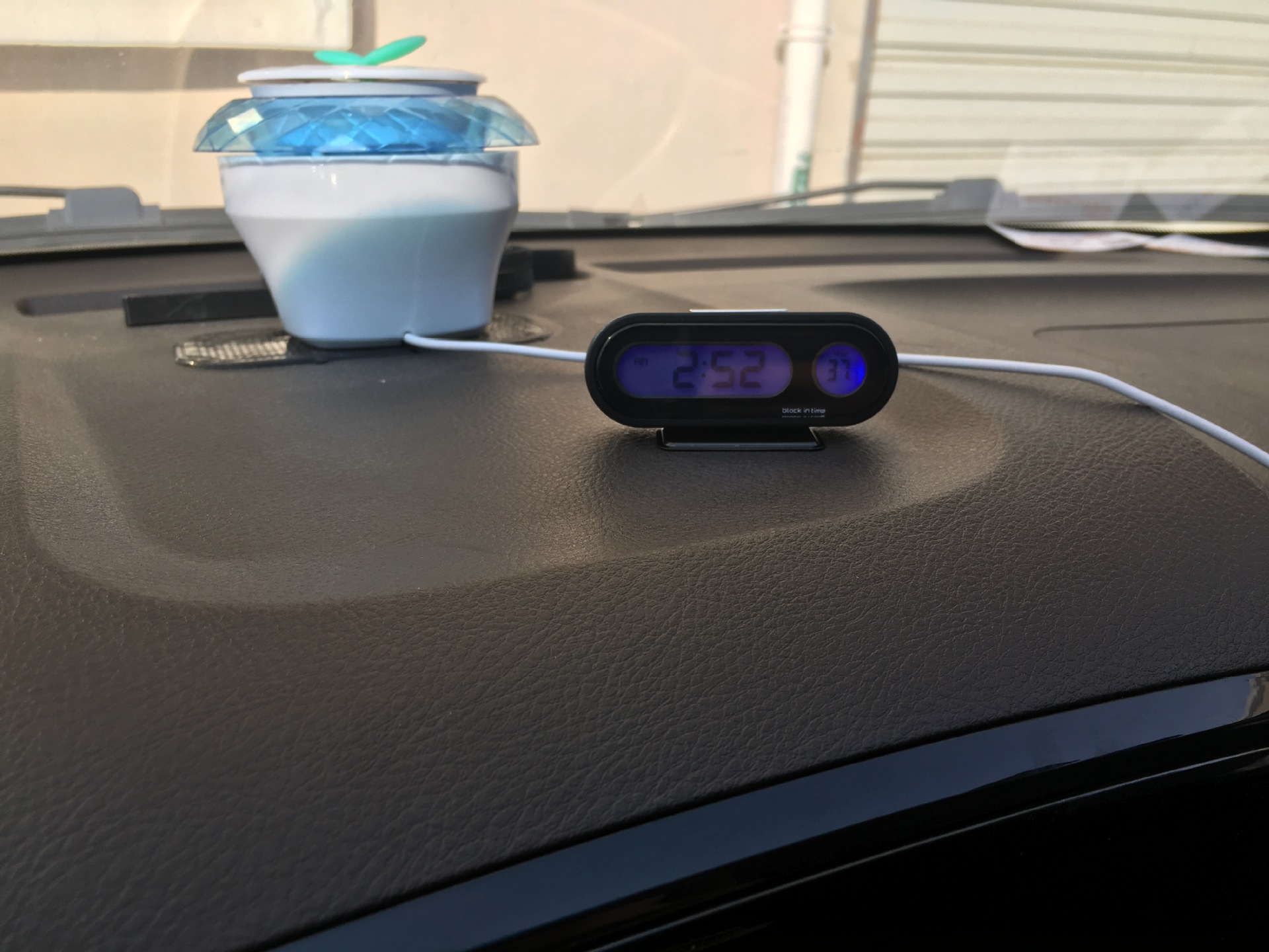 汽车时钟汽车电子表车用电子时钟表 汽车电子钟 车载温度计带夜光