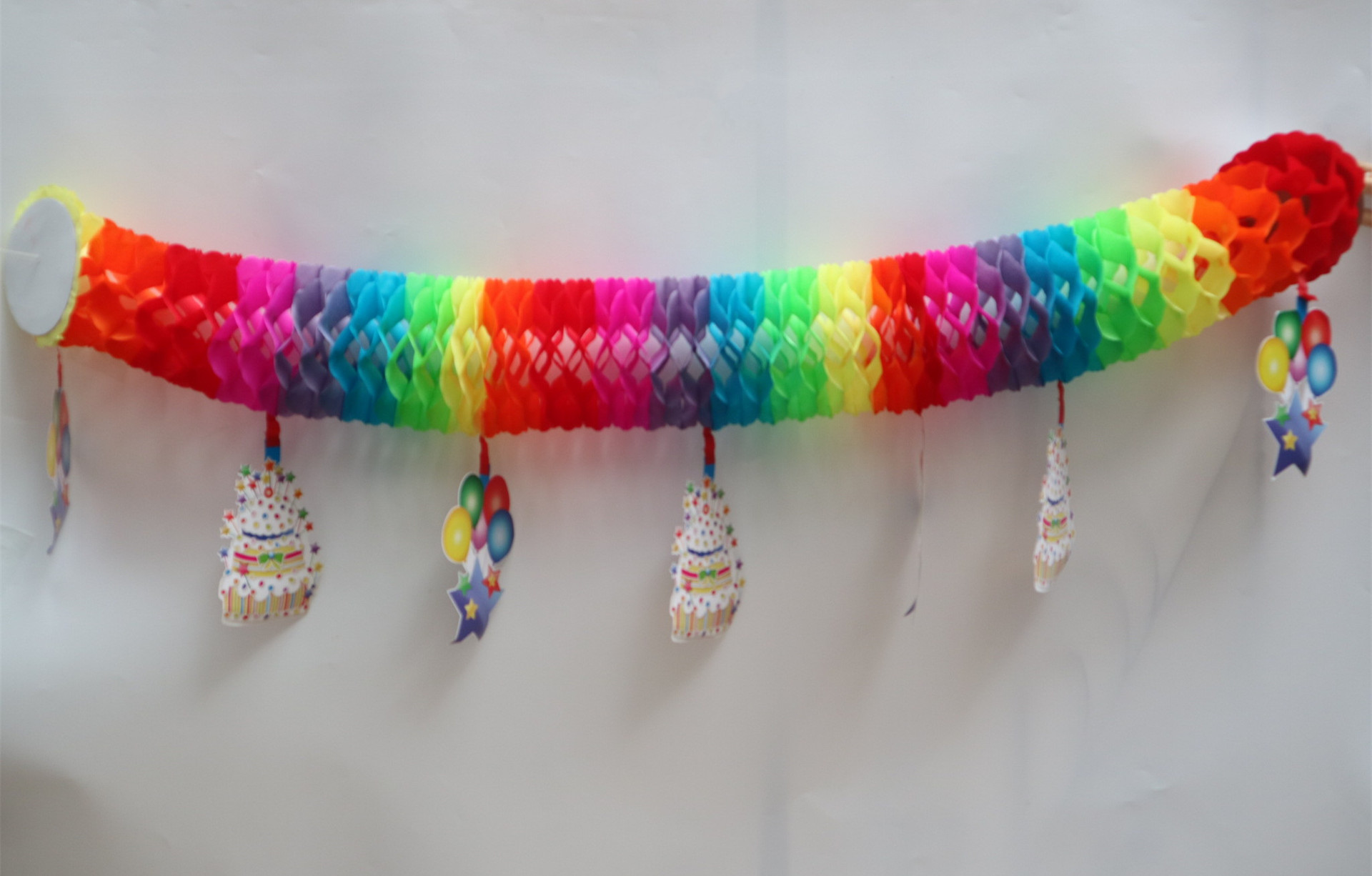 新款七彩生日纸拉花 大号卡通纸拉花纸拉条儿童生日装饰 彩旗拉花