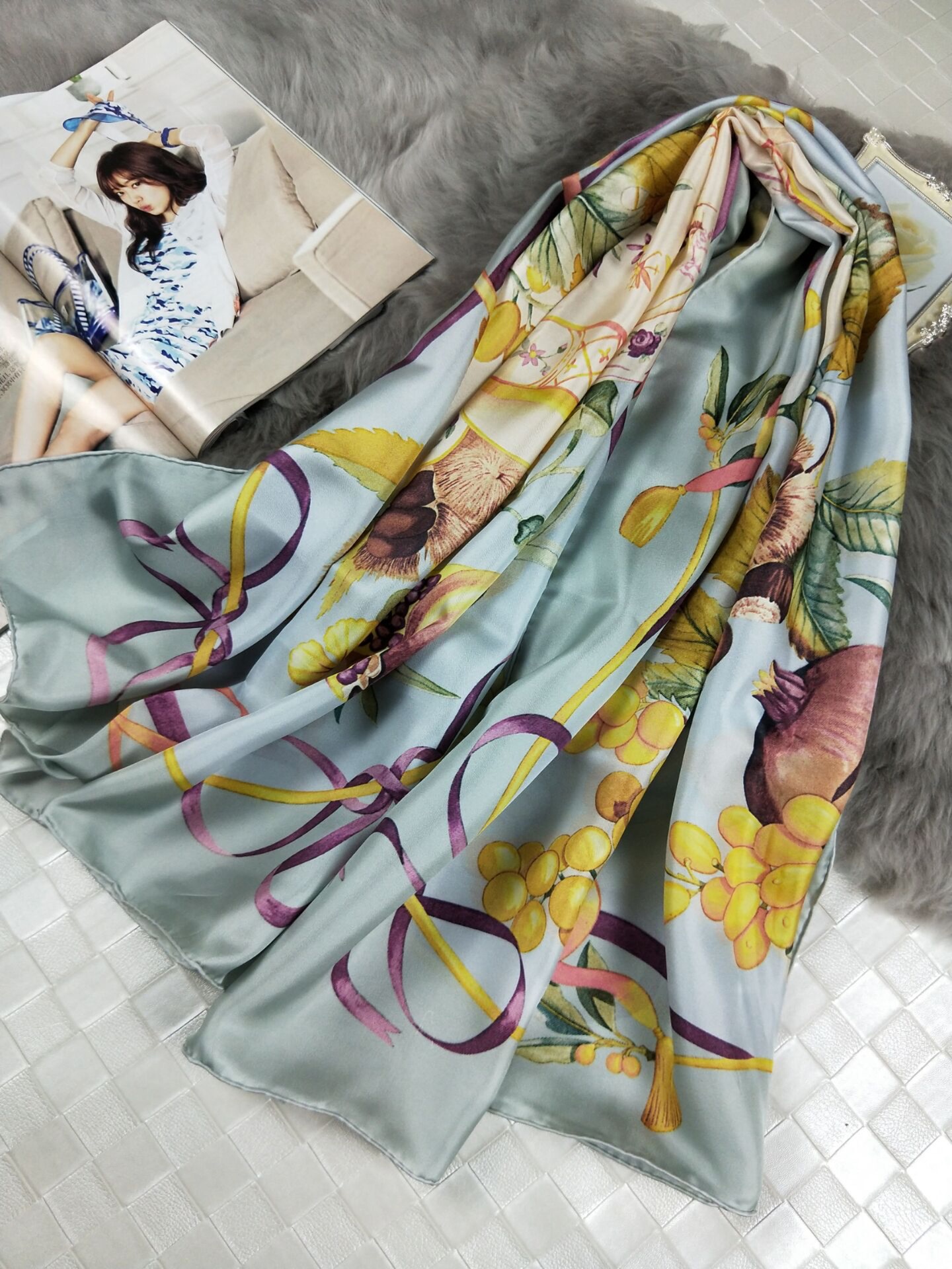 供应桑蚕丝 100%真丝斜纹绸纯手工卷边大方巾/丝巾