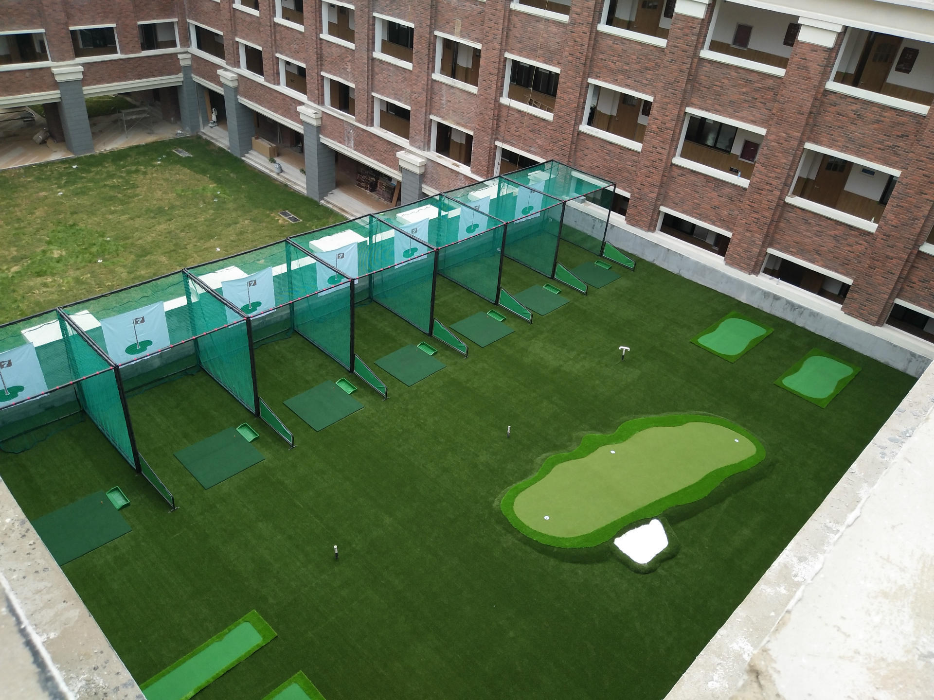 河南郑州木子小学室外高尔夫训练场建设 高尔夫练习 高尔夫打击垫