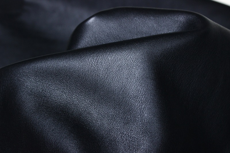 乌克兰头层牛皮黑色纳帕纹头层皮全粒面真皮料细平纹厚黄牛皮整张