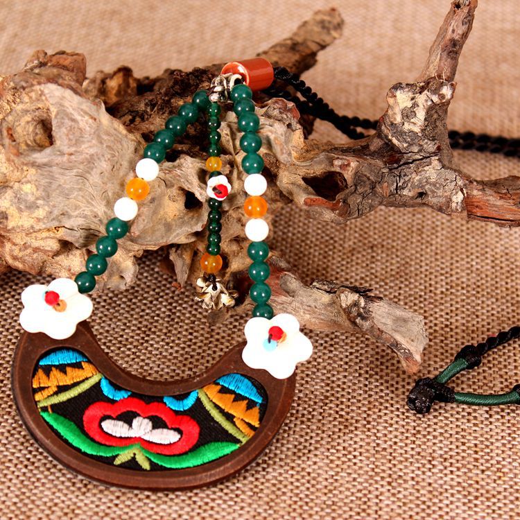 批发刺绣复古民族风配饰衣服挂件项链女短款毛衣链贝壳花首饰品