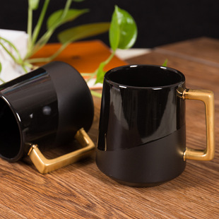 黑色手柄杯