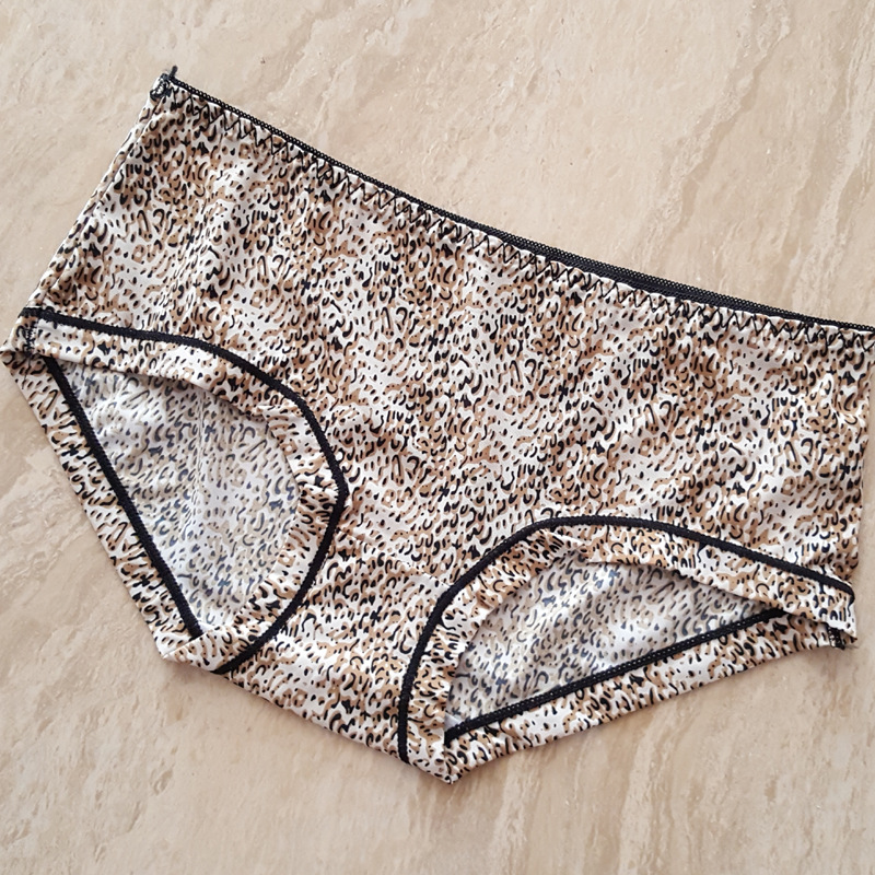 工厂直销女士内裤少女款三角裤彩色印花清新可爱图案中腰女三角裤