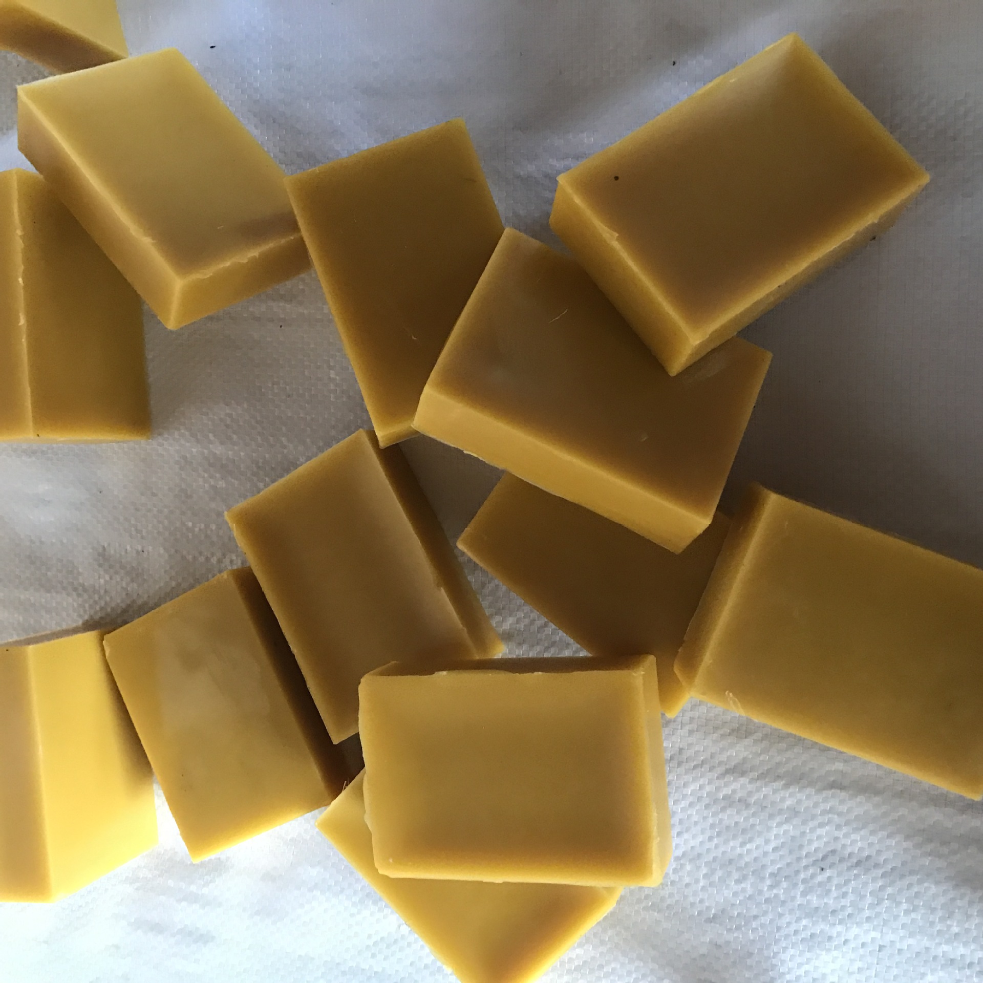 黄蜂蜡/保鲜布用蜂蜡 diy唇膏用天然蜂蜡厂家直销块状蜂蜡