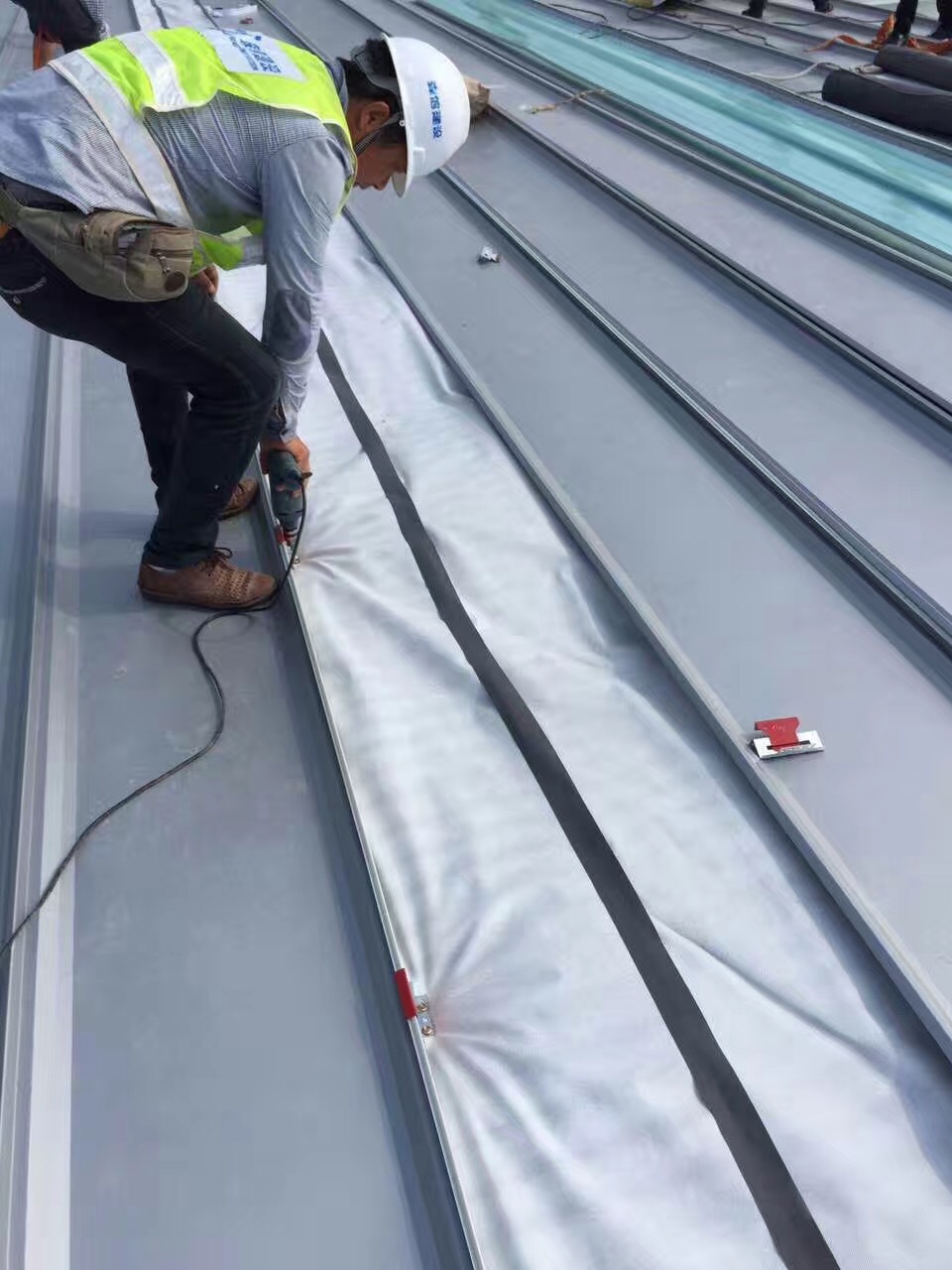 钢结构防水透气膜隔汽膜