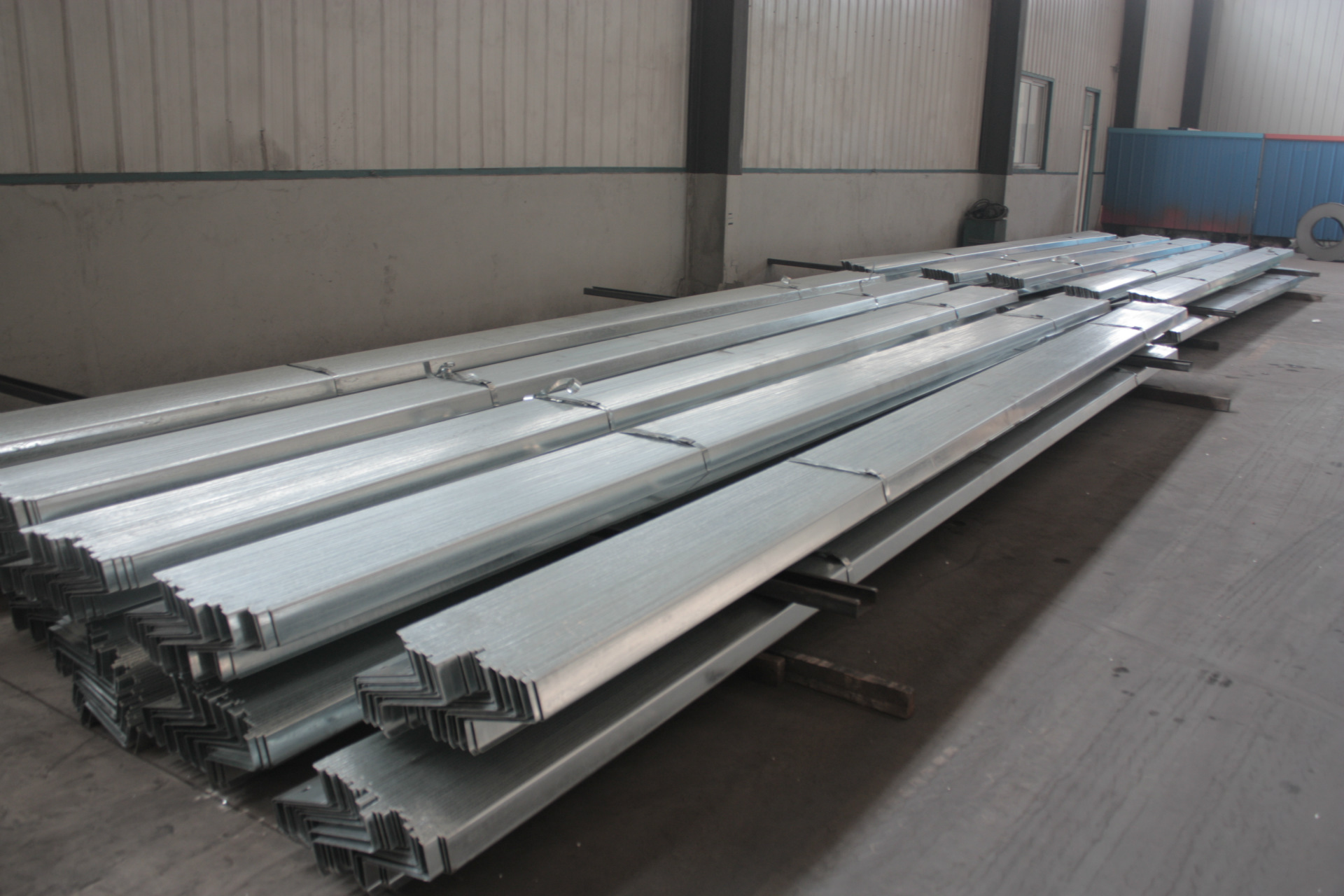 生产275g高镀锌cz型钢檩条 天津高镀锌cz型钢钢构厂房檩条