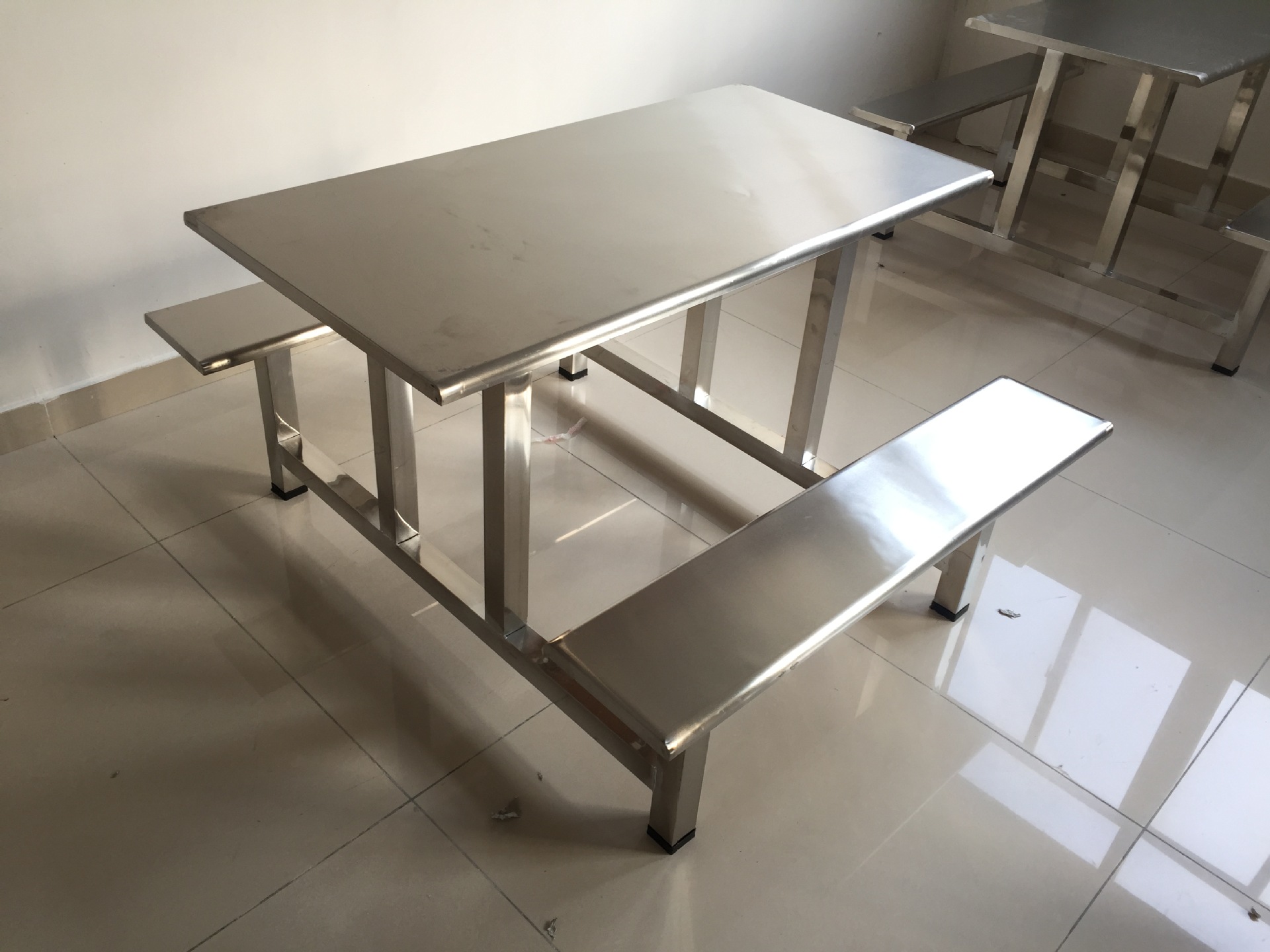 4人连体餐桌学校食堂餐桌椅组合不锈钢连体快餐桌椅4人