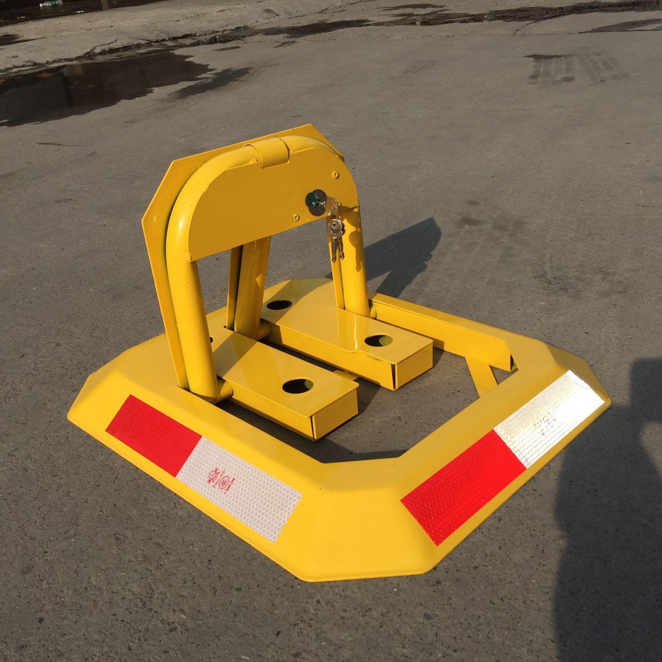 停车位地锁_手动八角型车位锁 专用停车位地锁 三角