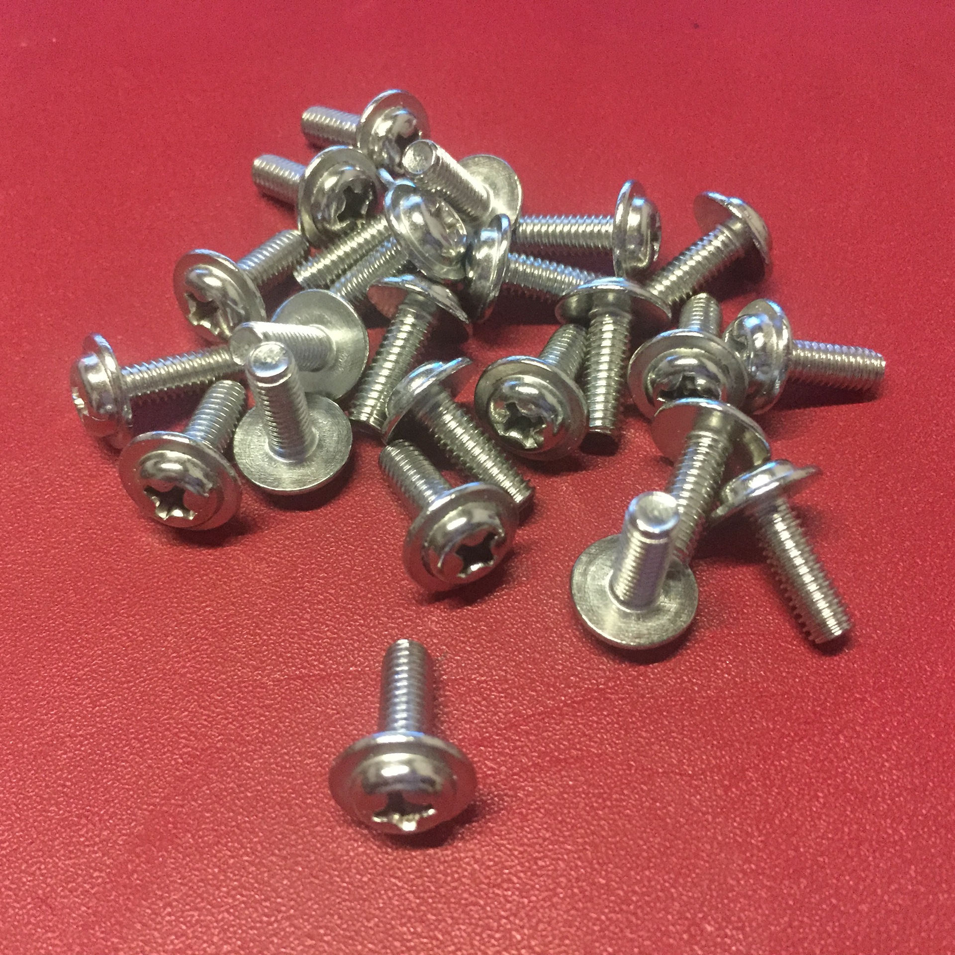 厂家直销304不锈钢4*10带垫半圆头螺丝 4*10半圆连平垫现货供应