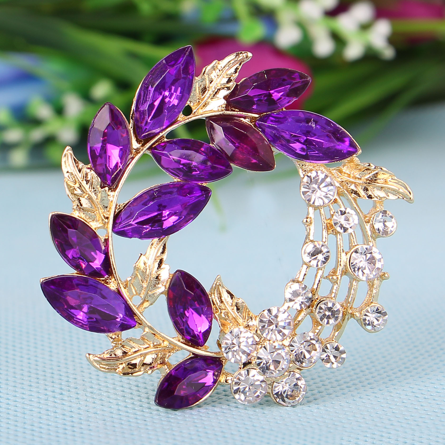 厂家直销 亚克力水晶镶钻胸针时尚 高档哥弟服装配饰