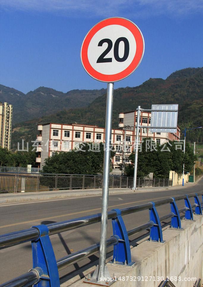 单柱式交通标志牌交通安全指示牌提示类警示标识立杆固定镀锌钢管