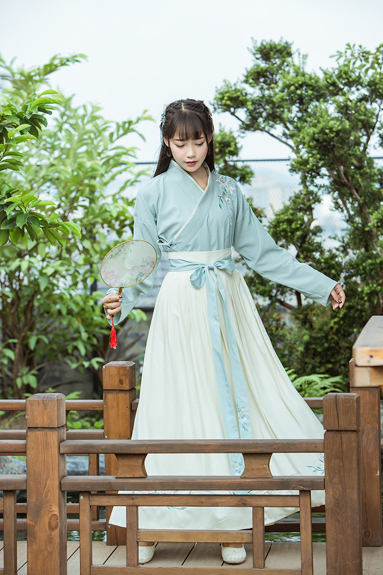 汉元素原创传统交领汉服女装长袖刺绣上儒魏晋风古装绣花齐腰襦裙