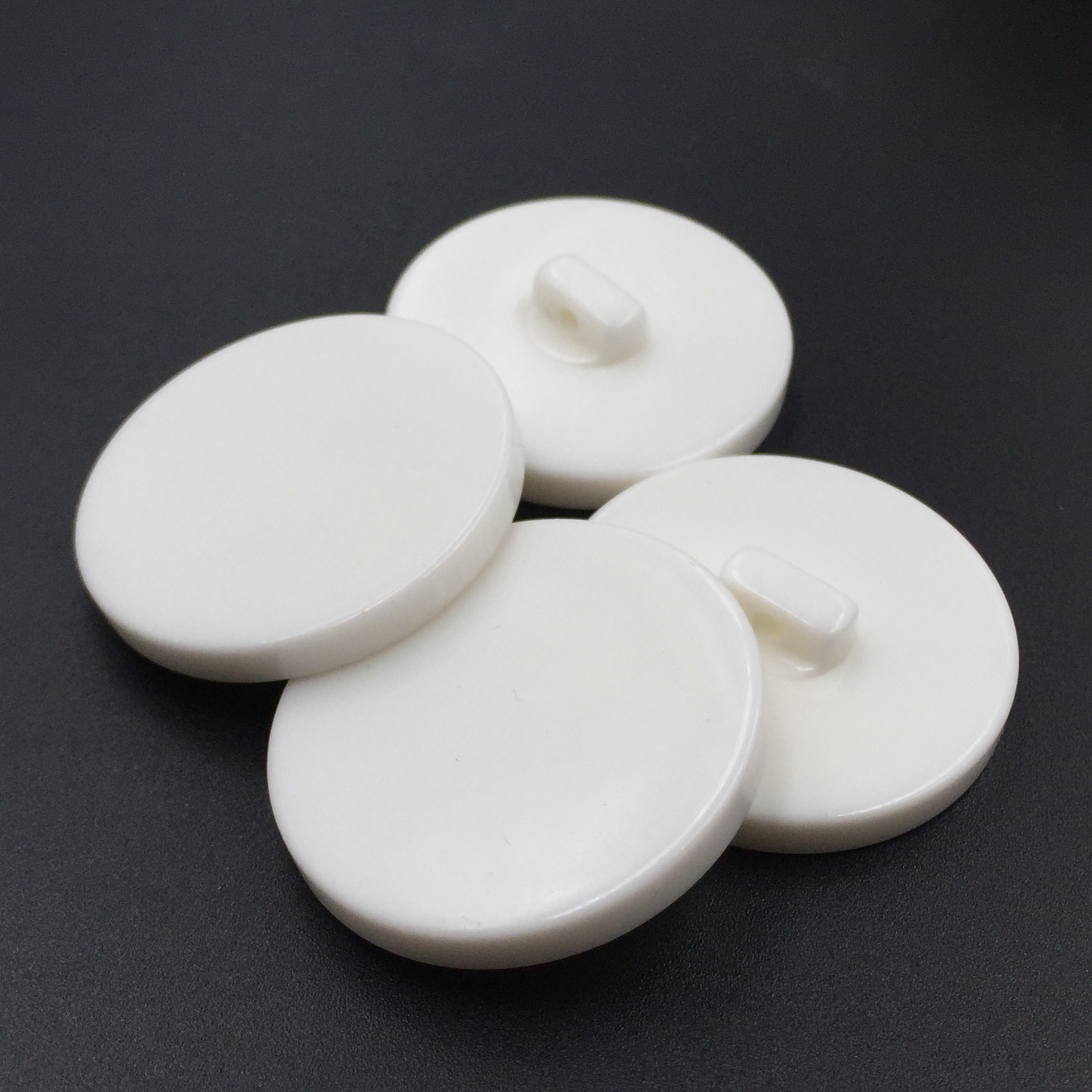 现货平面瓷白蘑菇扣 高脚树脂纽扣 半圆形纽扣大衣衬衣专用可定制