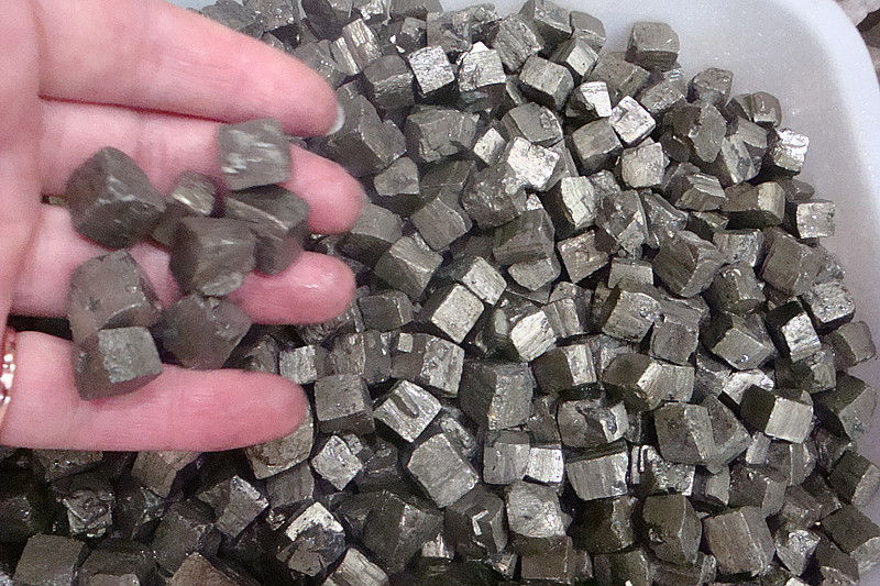 天然黄铁矿原石正方形