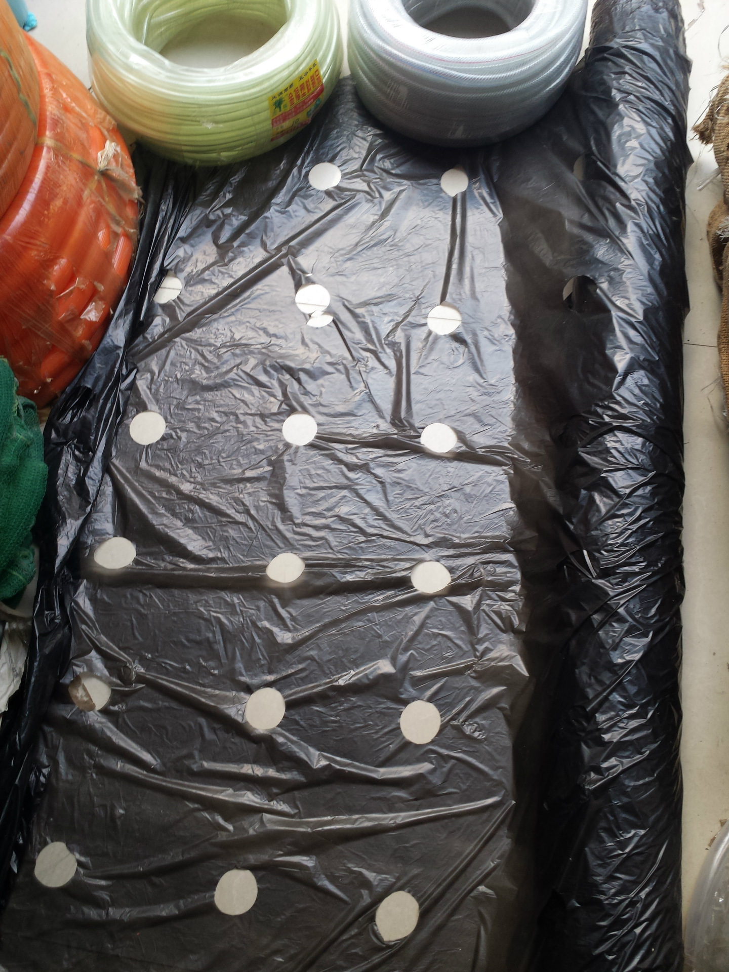 厂家自销金福全新料黑色打孔地膜 防草膜 农用打孔膜玛卡药材地膜