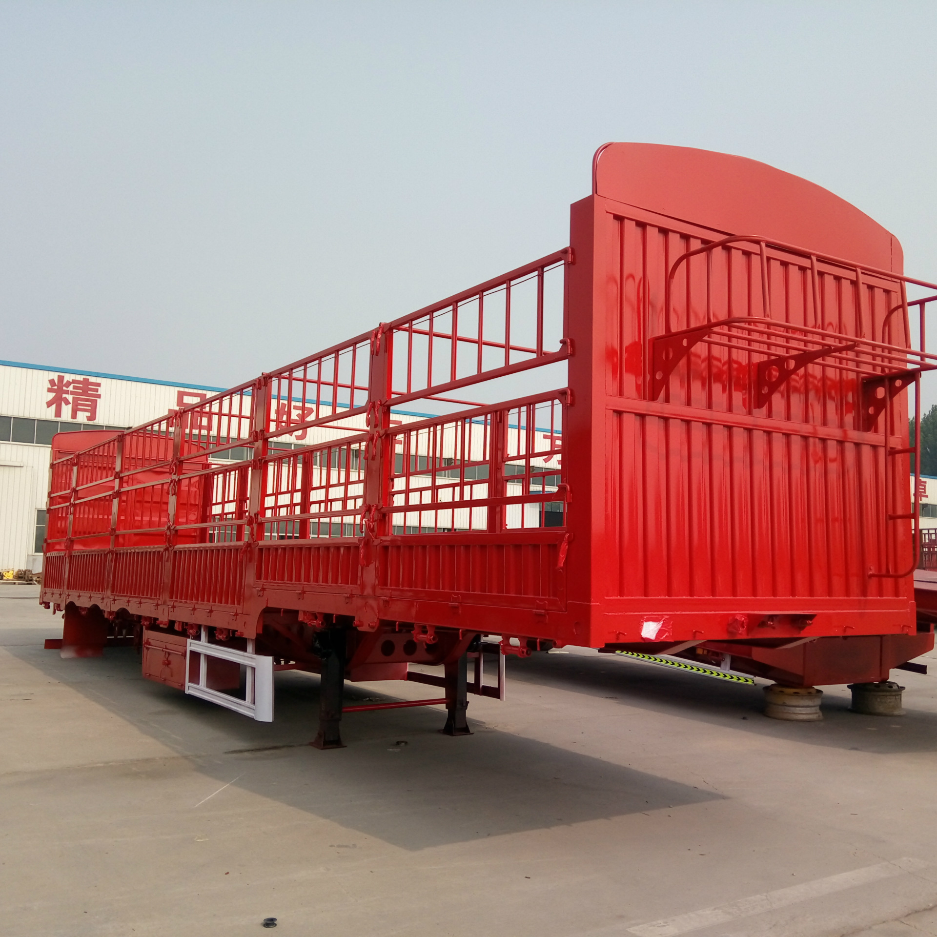 厂家推出13米轻型鹅颈式仓栏半挂车价格 对开门仓栏半挂车