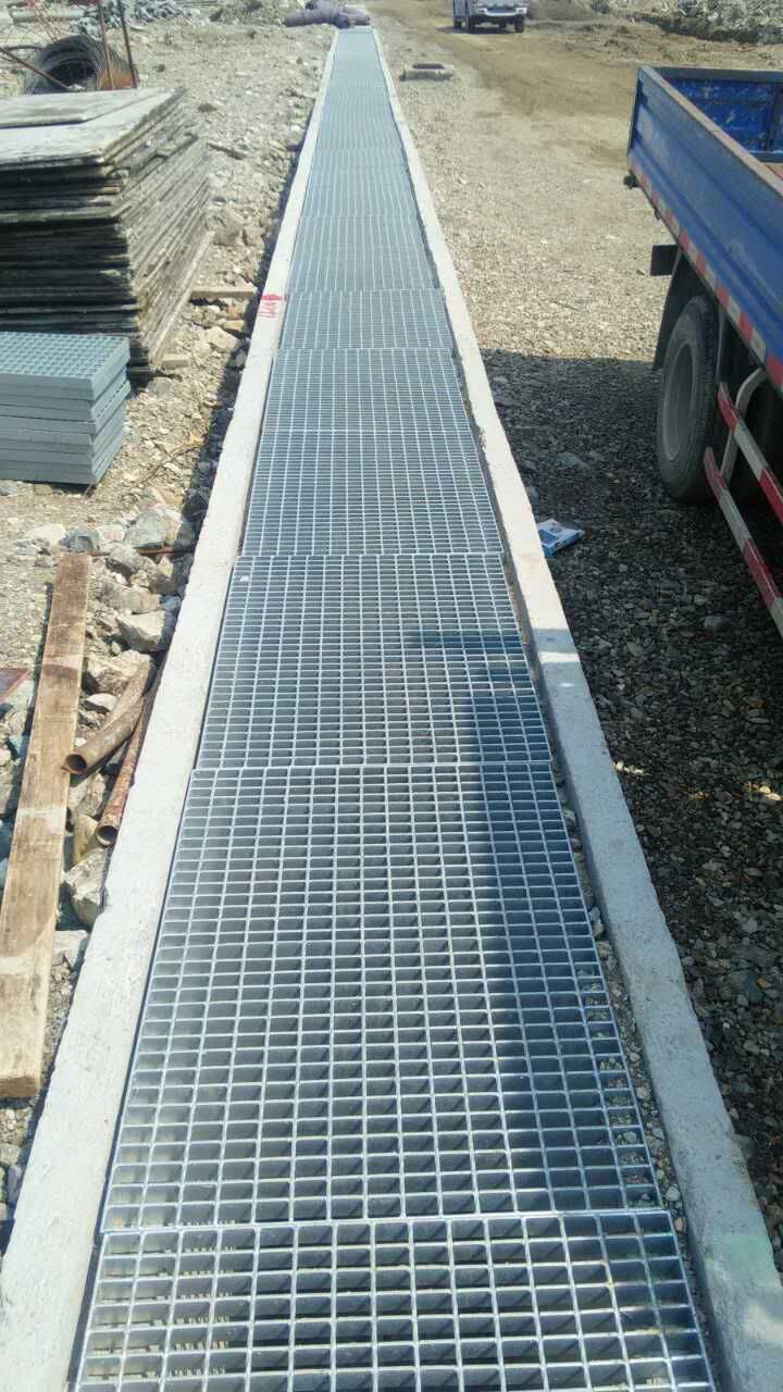 厂家定做不锈钢道路排水沟盖板酒店镀锌地沟盖板踏步水沟盖钢格栅