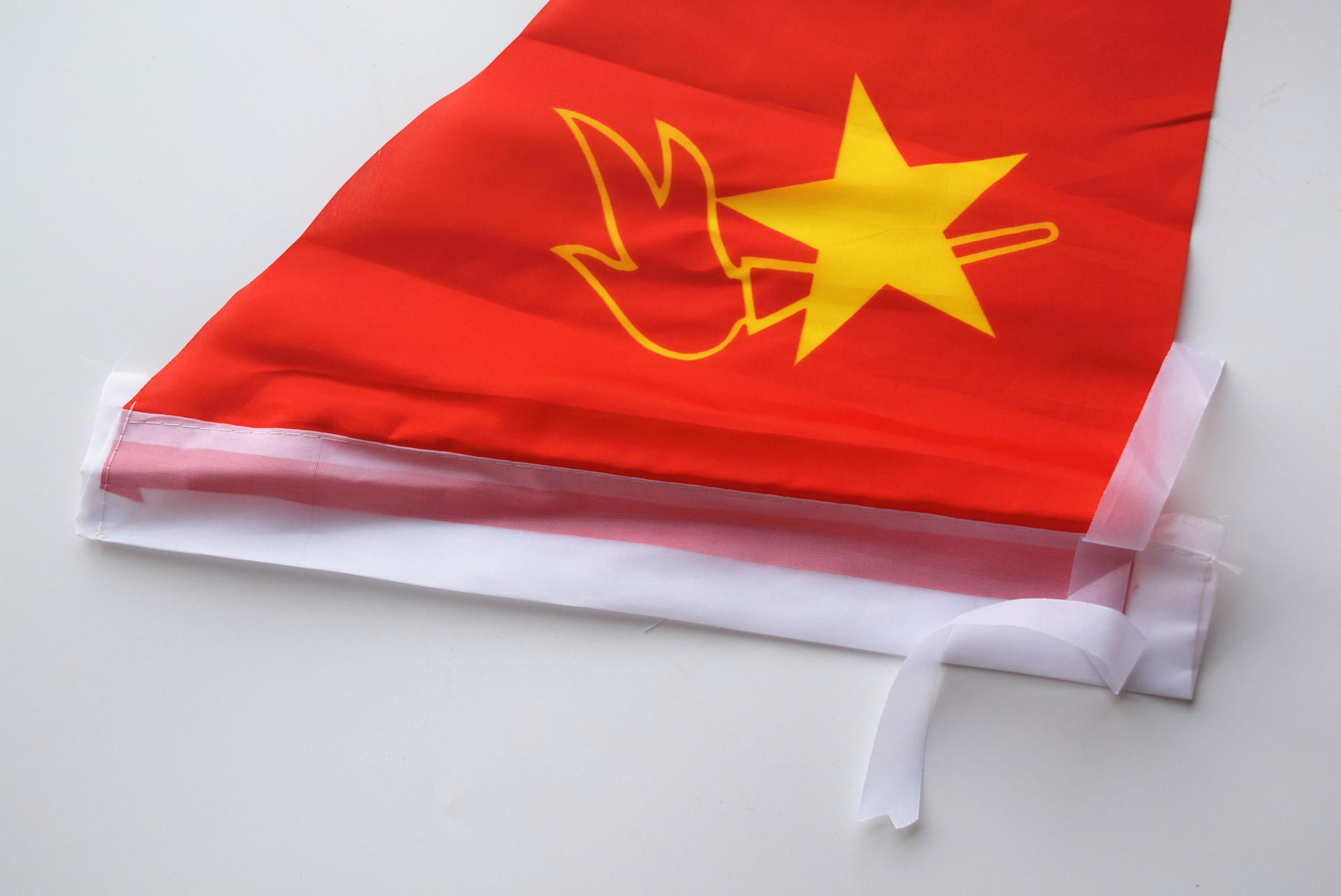 涤纶【颜色】:红色【尺寸】: 30*60cm【名称】:小队旗少先队队旗你好