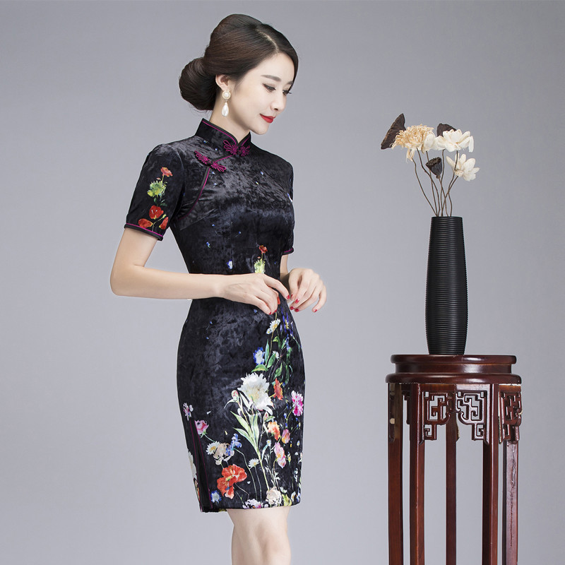 新款修身显瘦宴会走秀丝绒短袖马蹄袖短款复古旗袍(货号 ytg8001)