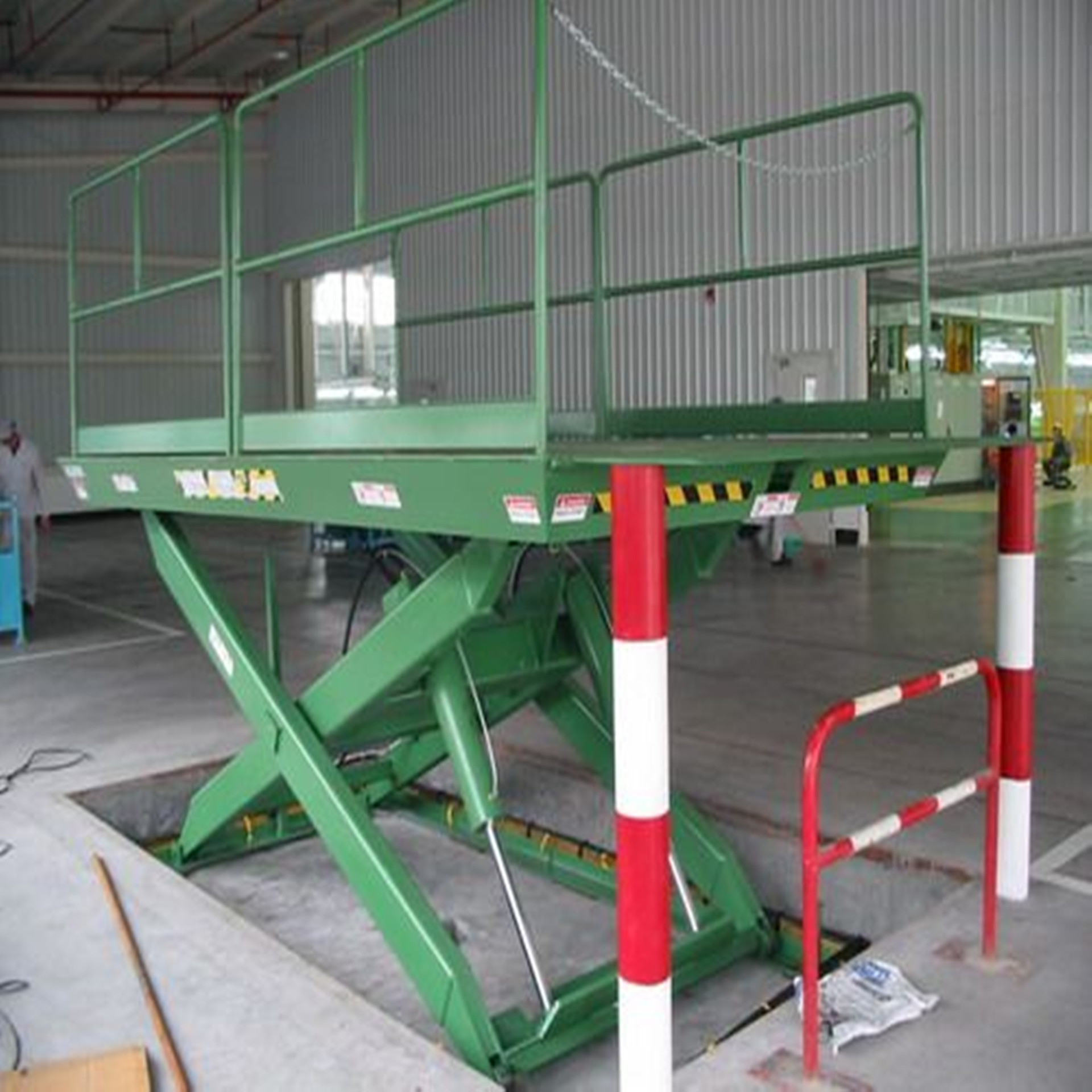 定做2吨固定式升降货梯剪叉式升降机仓库装卸货平台液压载货货梯