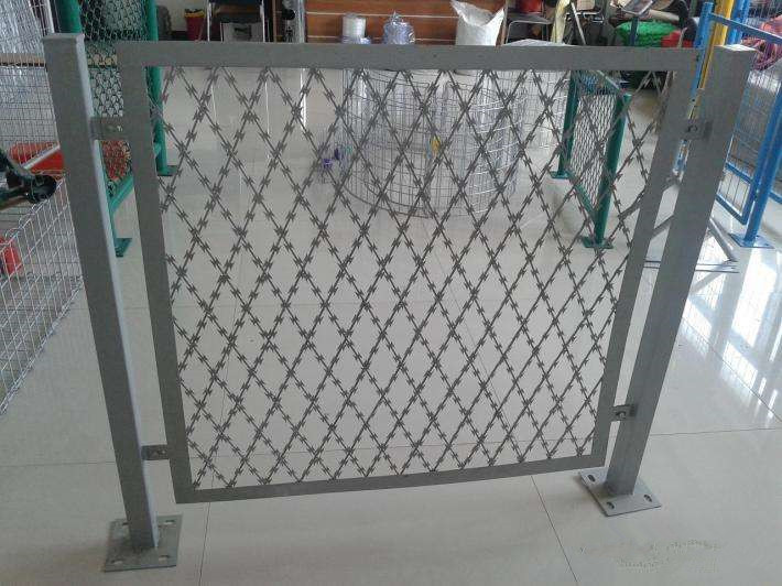 监狱边界刀片刺网围栏 水库热镀锌护栏网 工厂菱形孔刀片刺网护栏