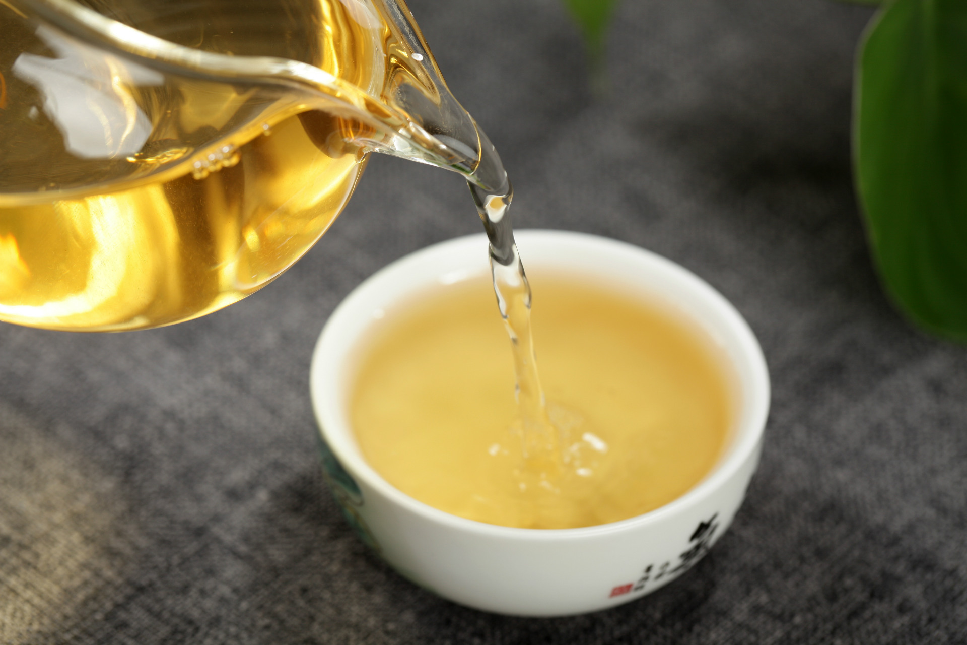 云南普洱茶 茶叶 生茶 月光美人茶饼357克特级 月光白 厂家直销