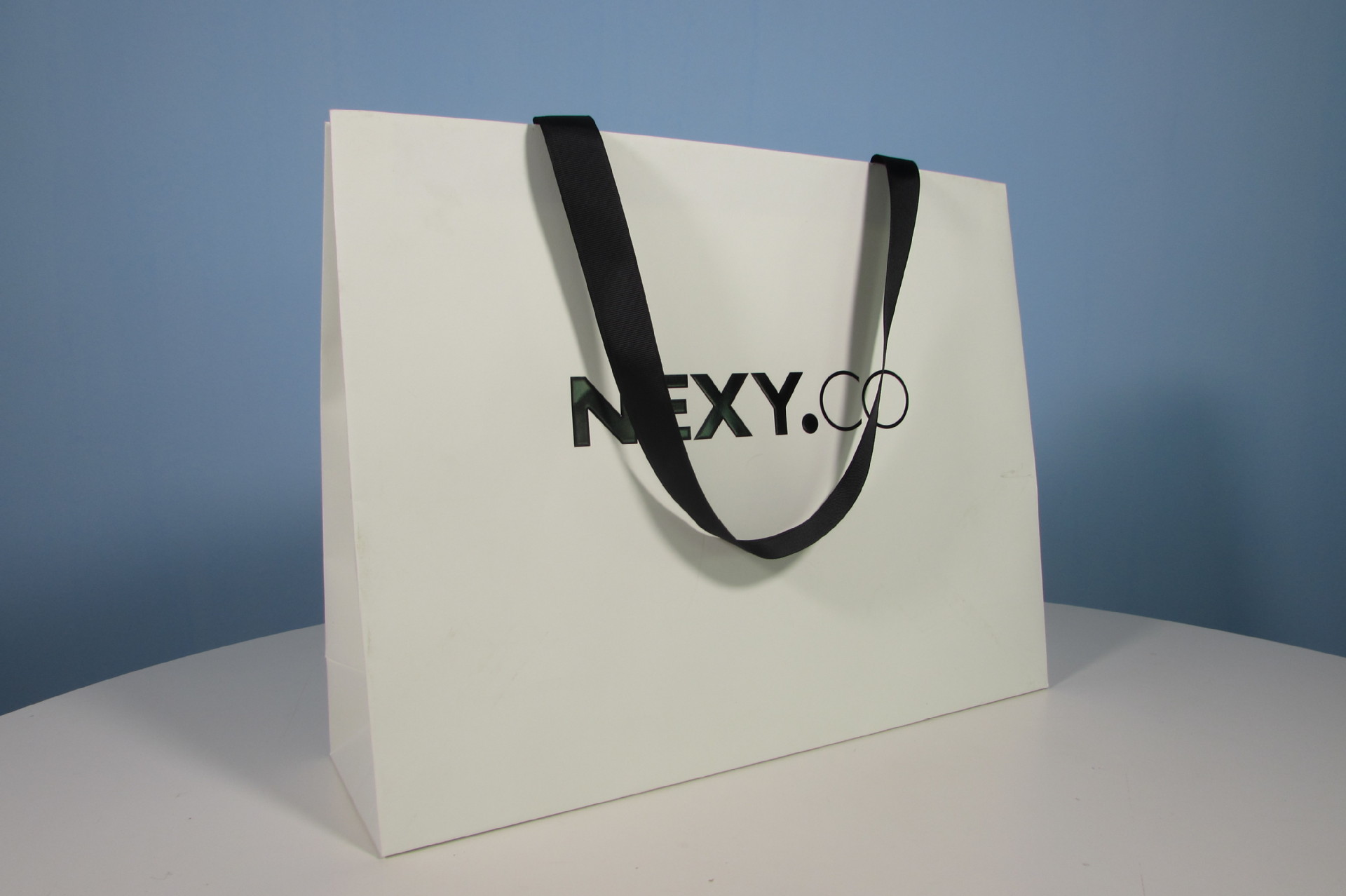 纸质礼品白卡手提袋 小牛皮纸袋 男性服装袋 厂家定做