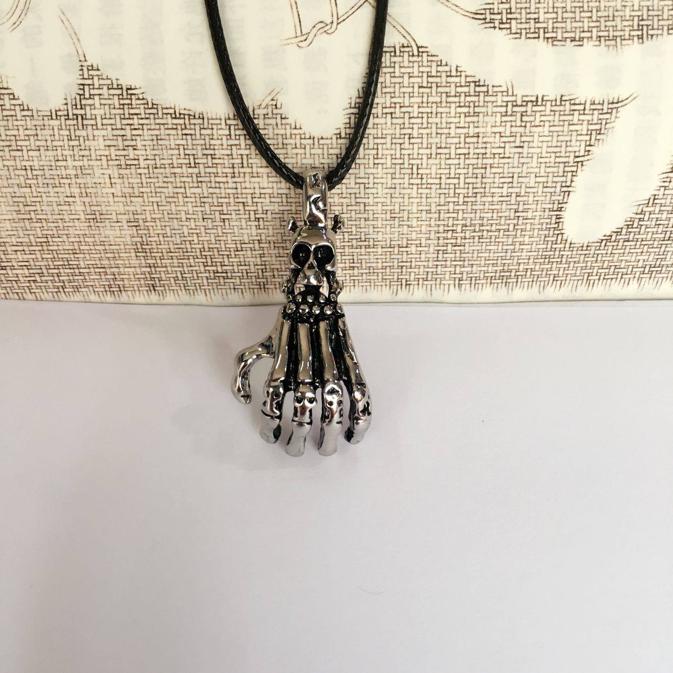 【供应】时尚合金龙爪项链 霸气十足 男女情侣项链 地摊货源