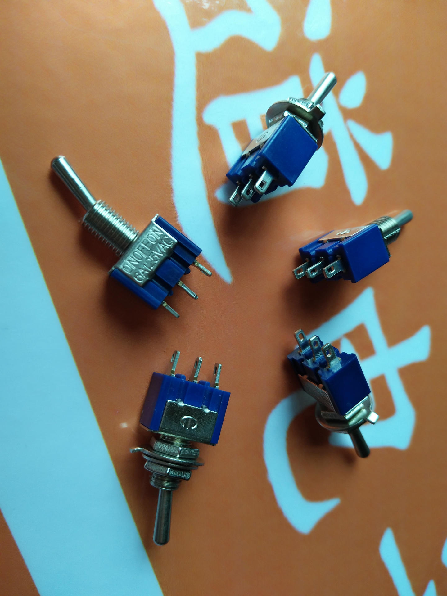 小型钮子开关 mts-103 3脚3档 单联单刀三掷 摇头 拨动开关 深蓝