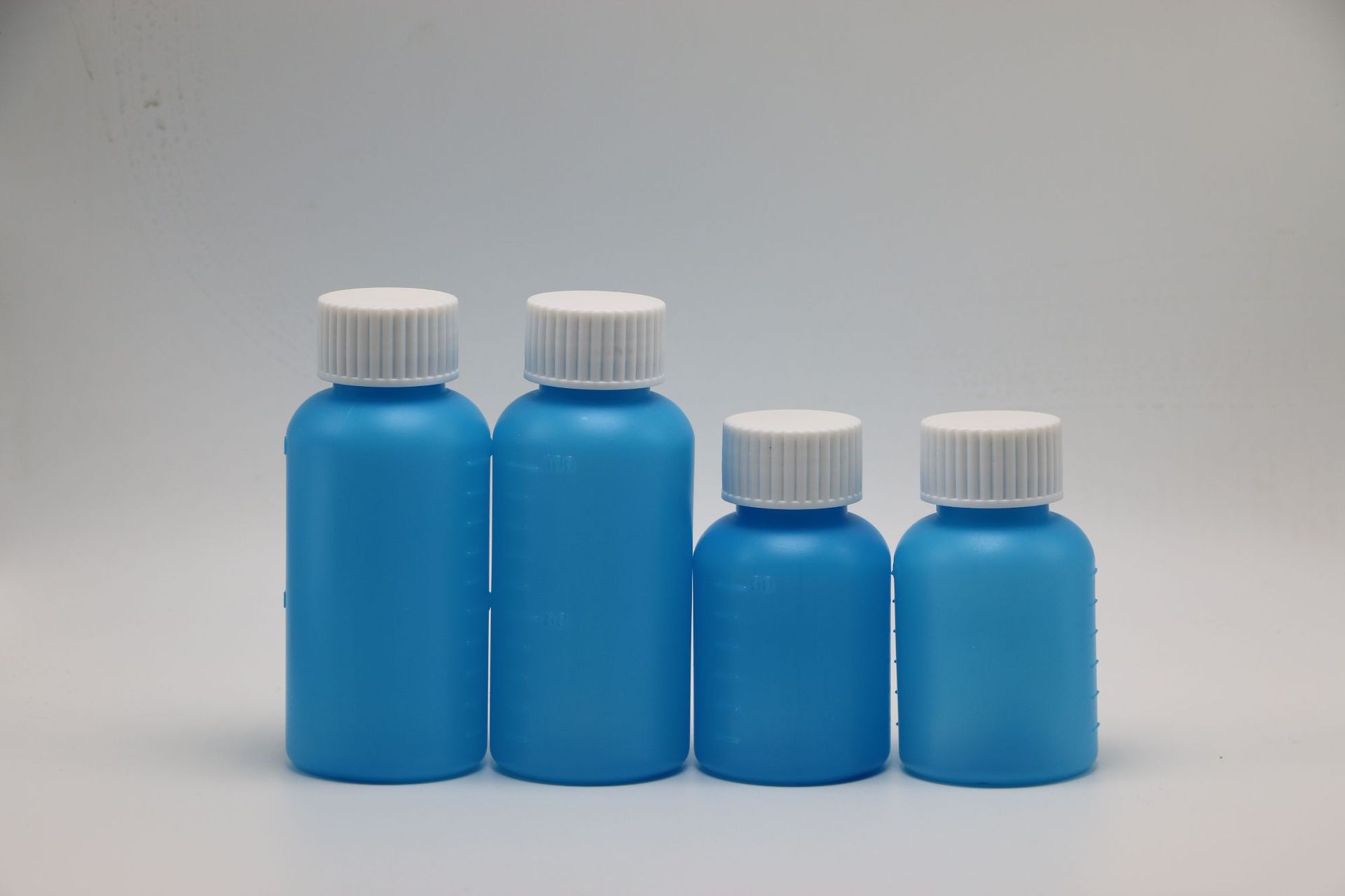华诺企业专业供应一系列多规格蓝色液体药水瓶 有刻度塑料瓶631