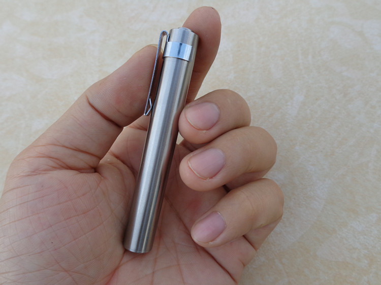 品名:p-02 迷你不锈钢强光手电筒 材质:304不锈钢材
