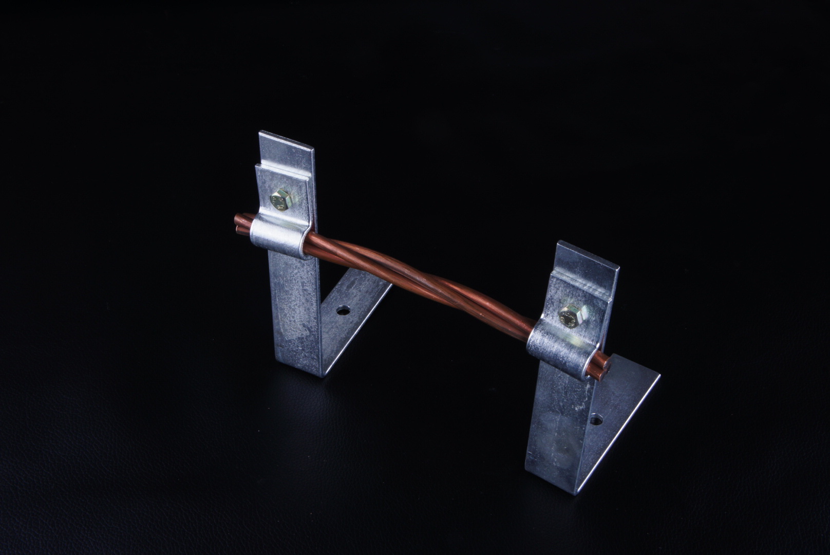 佰利嘉防雷接地支架批发定制 镀锌避雷带 引下线支架厂家直销