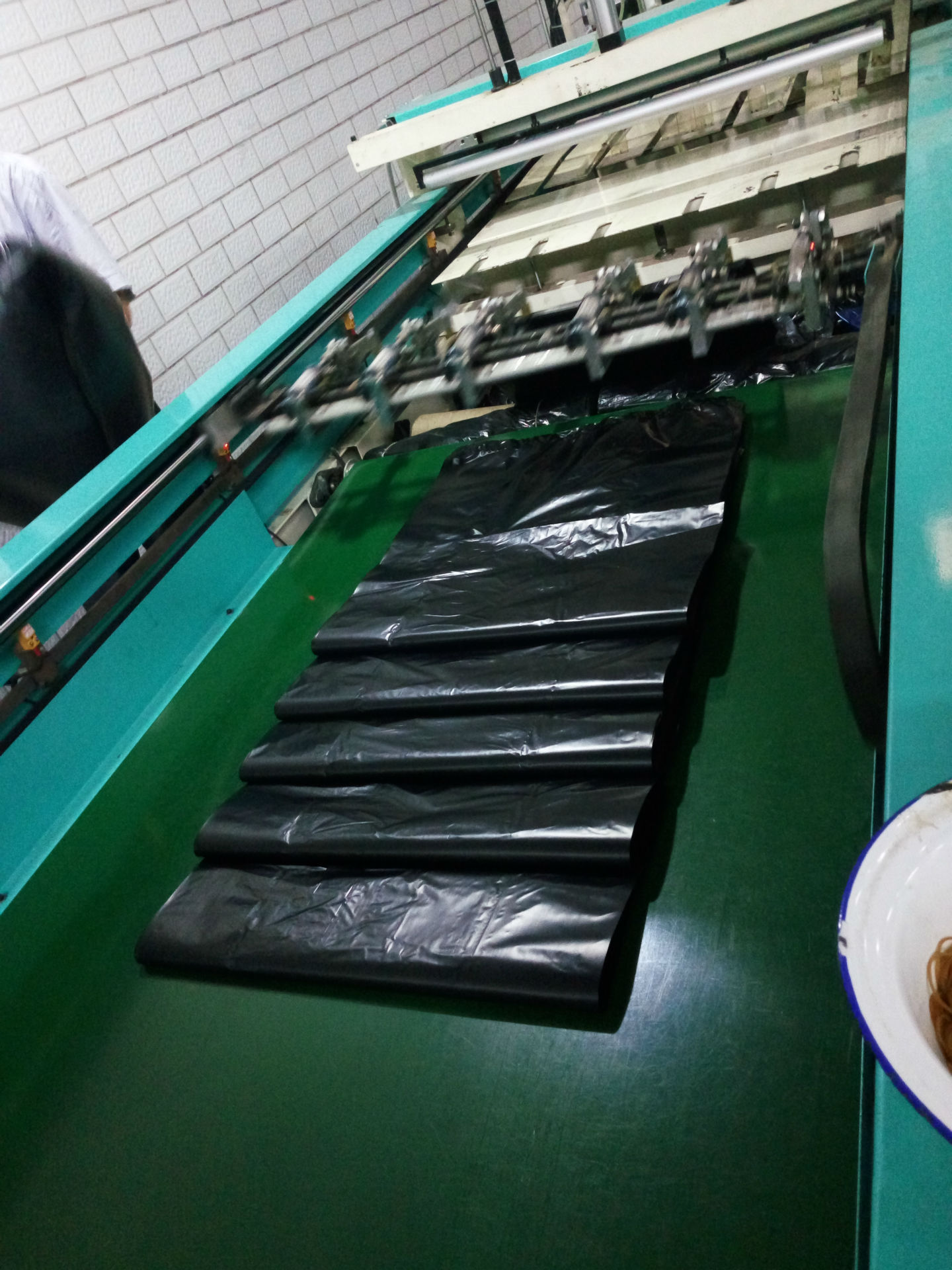 厂家供应营养袋加厚黑色育苗袋新料拉力好塑料袋打孔种植袋养殖袋