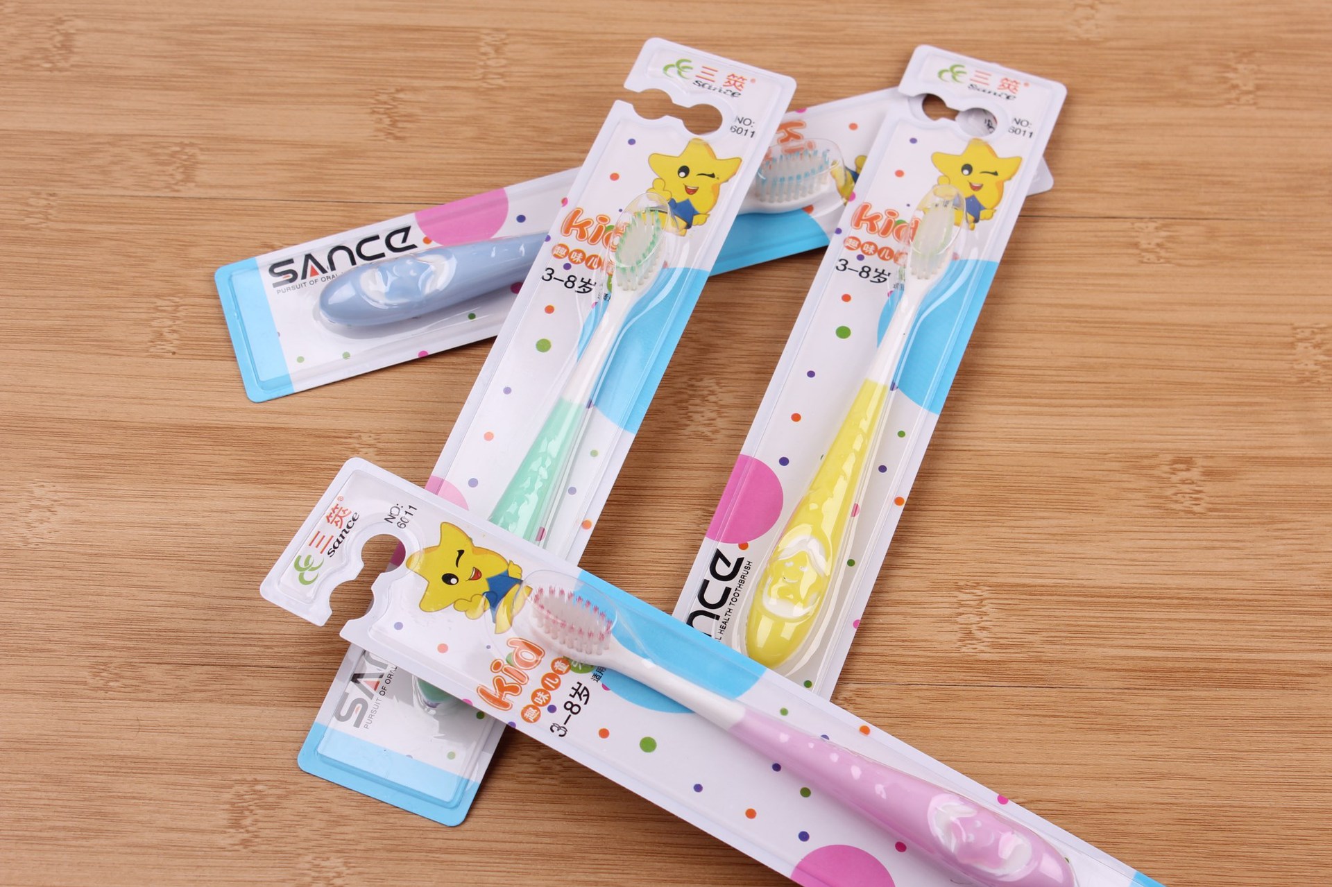 6011三策牙刷批发 高档精品 软毛深层洁净系列 儿童 三策牙刷厂