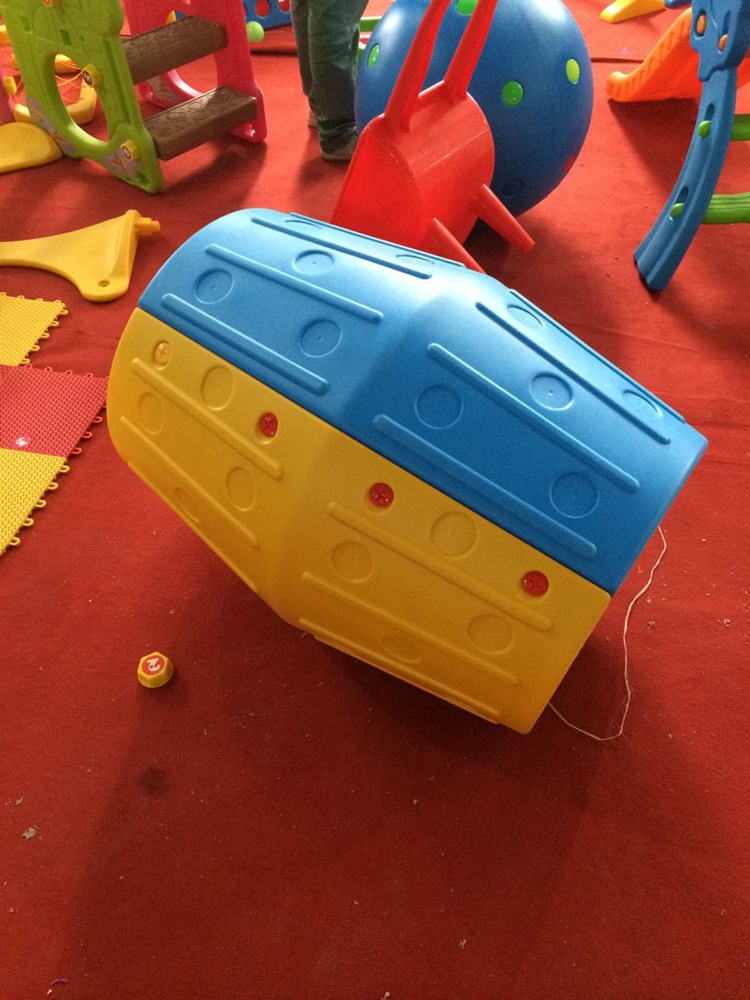 幼儿园塑料滚桶感统训练器材彩色滚桶大滚圈塑料钻洞游乐玩具