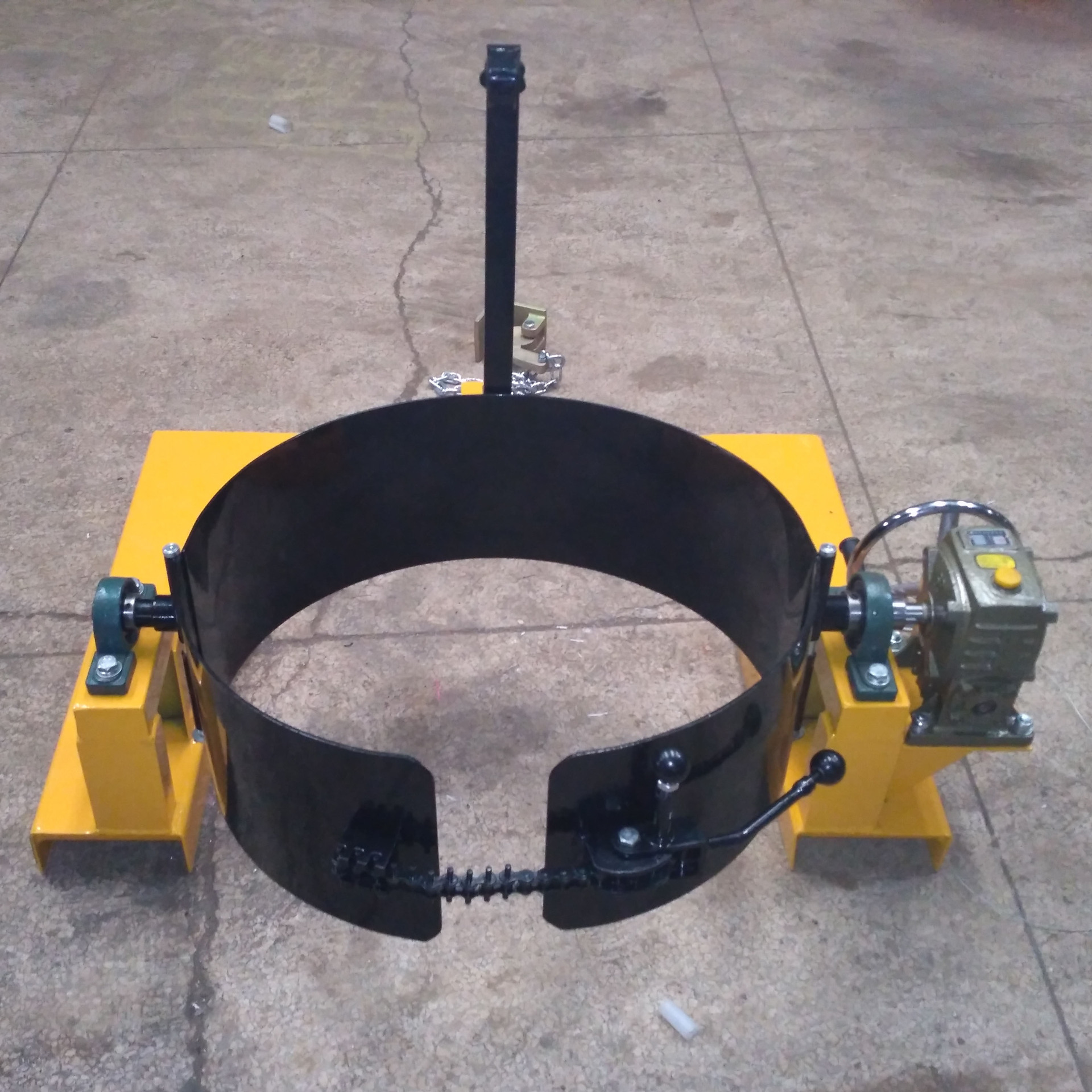 翻桶器_直销翻桶器 叉车专用倒桶 翻转倒桶 抱桶夹具 - 阿里巴巴