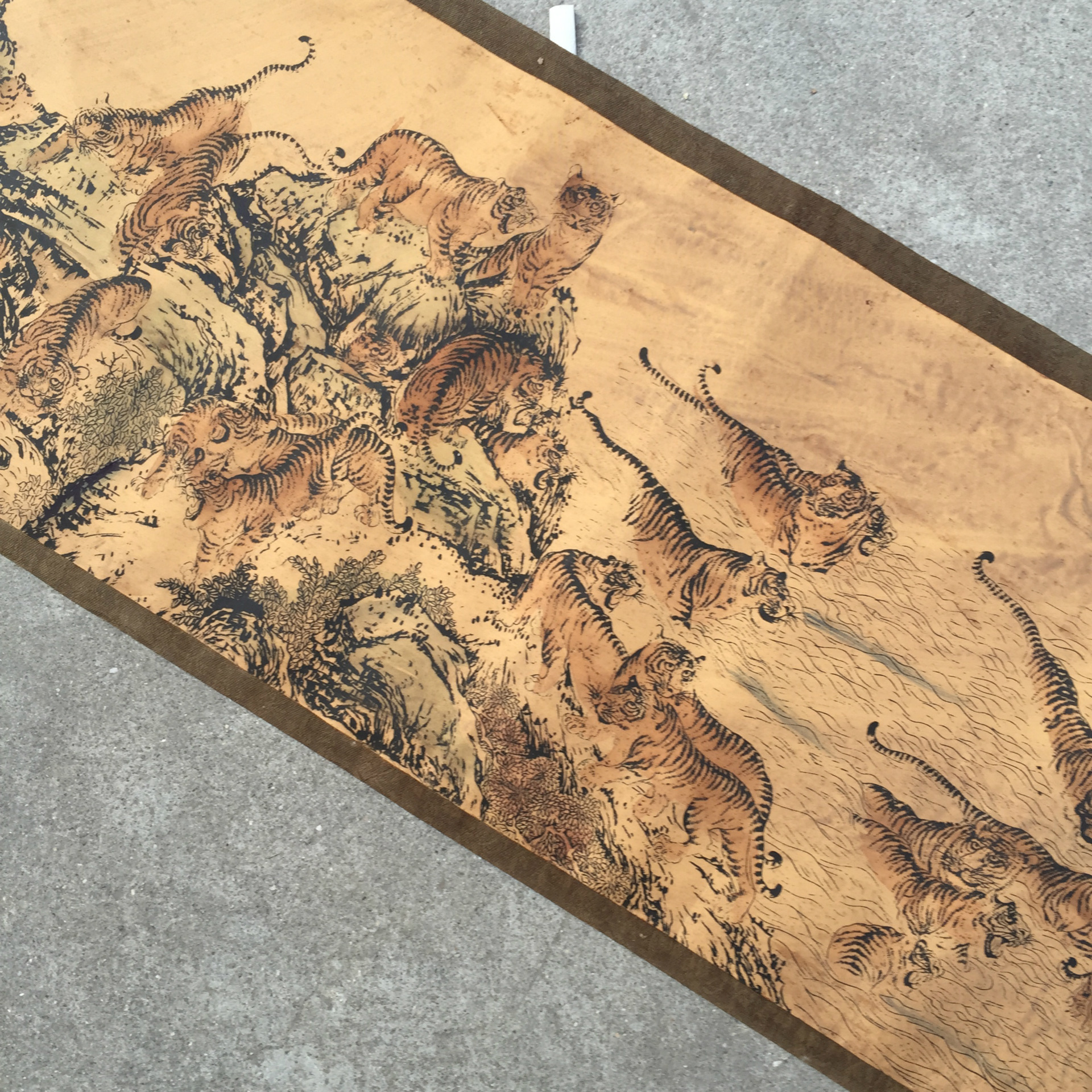 古玩批发复古装饰画仿古字画长卷古画绢布画百虎图已装裱