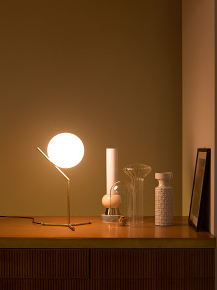 北欧后现代创意客厅卧室书房床头玻璃圆球台灯