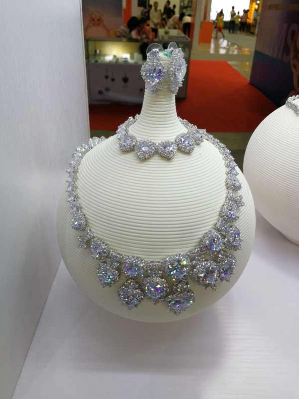 旭平首饰惊艳亮相第十四届梧州宝石节