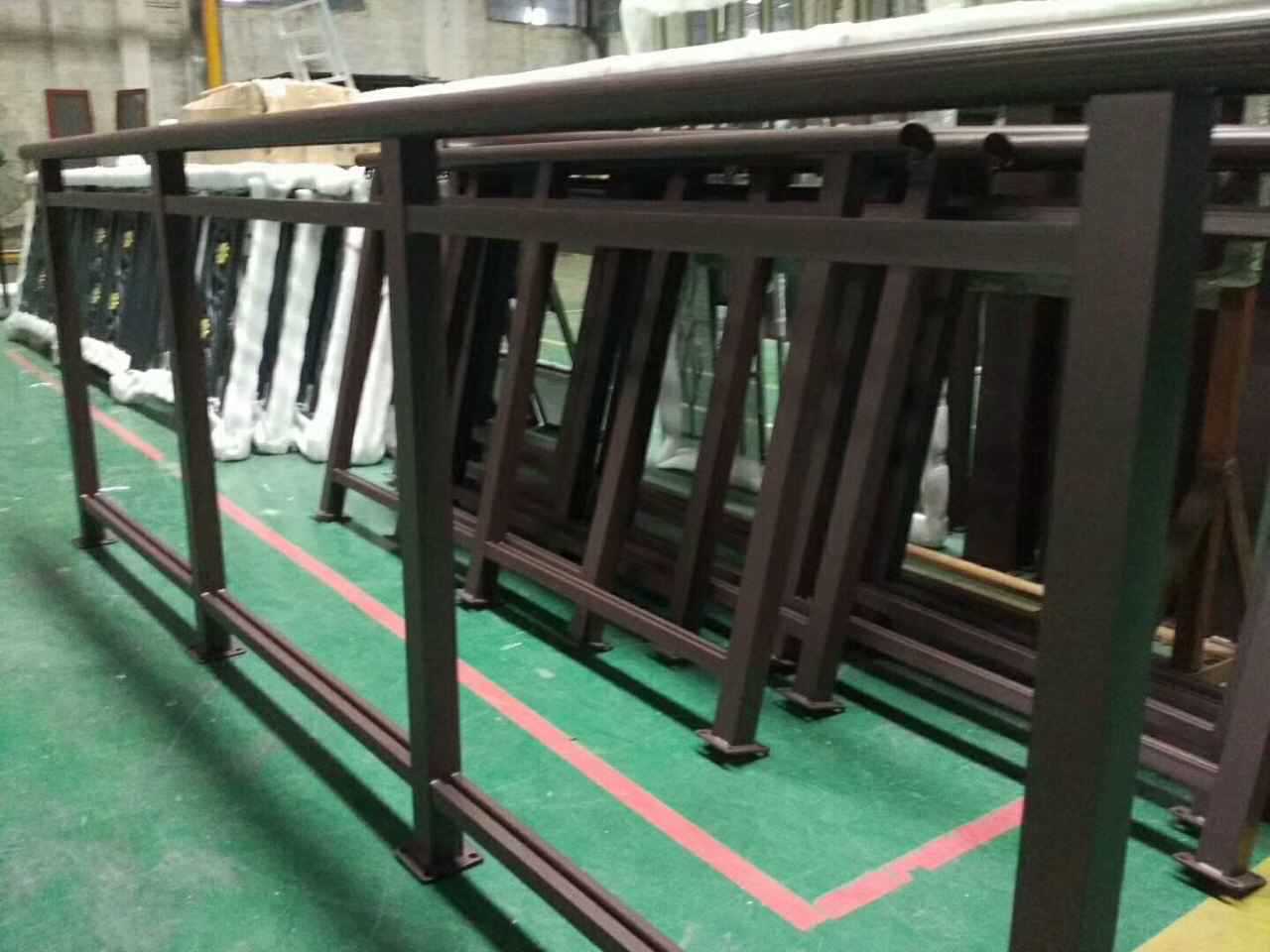 铝合金焊接式护栏厂家 铝合金钢化玻璃栏杆铝合金护栏厂家