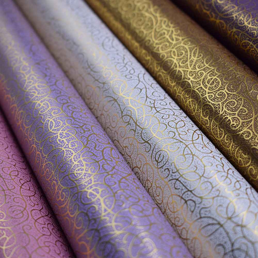 烫金凤凰尾花纹pu皮革 金属压纹 水刺底人造革 包装盒眼镜盒面料