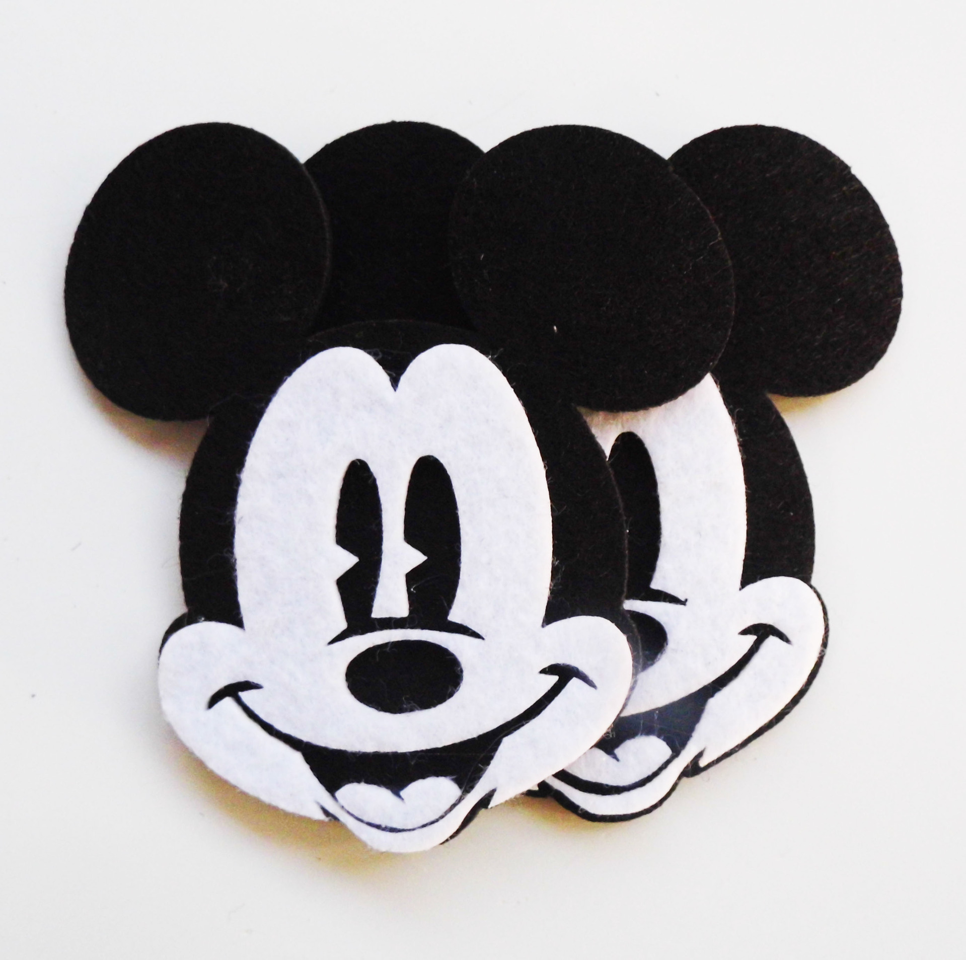 新款卡通米奇幼儿园墙贴挂饰 服饰鞋帽米老鼠刺绣贴饰配件批发