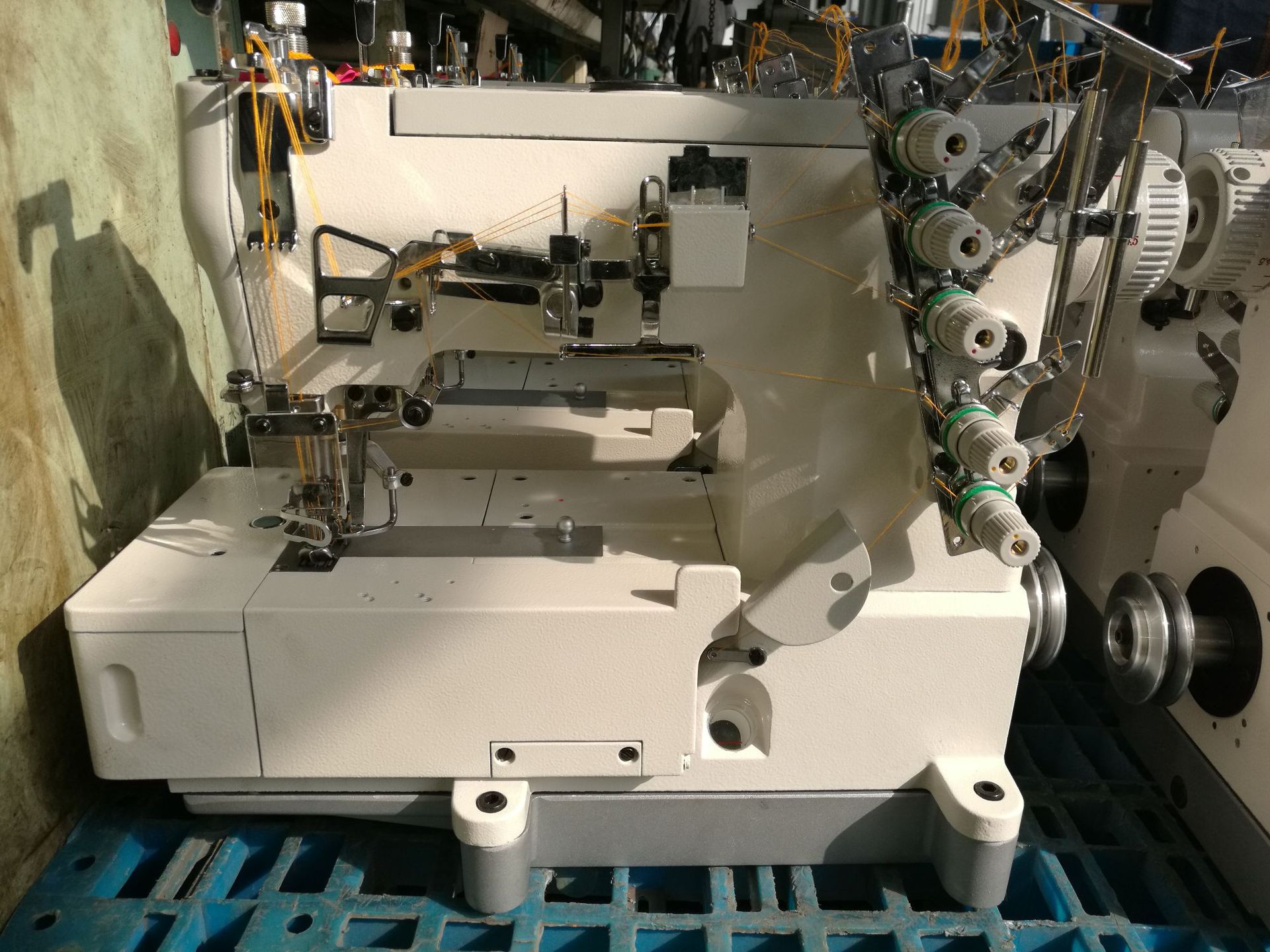 500三针五线高速绷缝机 飞马款t恤内衣运动衫的下摆折边用绷缝机