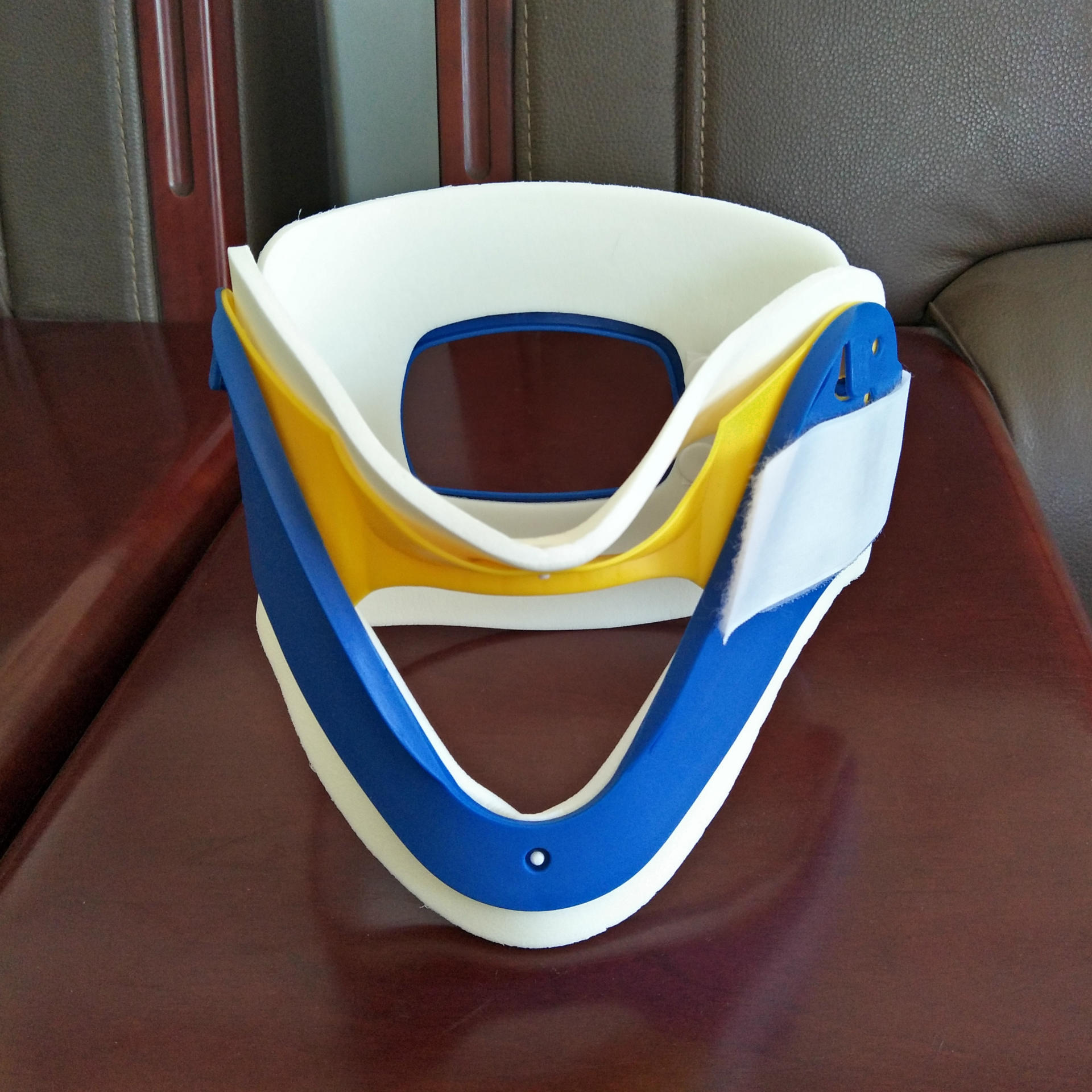 供应颈椎骨折固定脱位复位四合一医用颈托可调急救颈托骨科护颈具