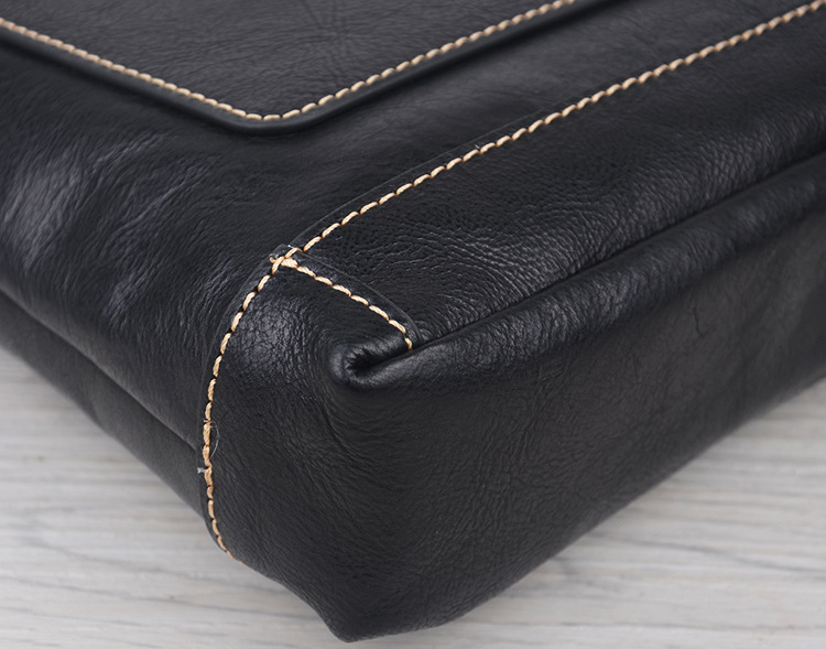 精选优质头层牛背皮,皮质柔软,纹路晴晰,毛孔